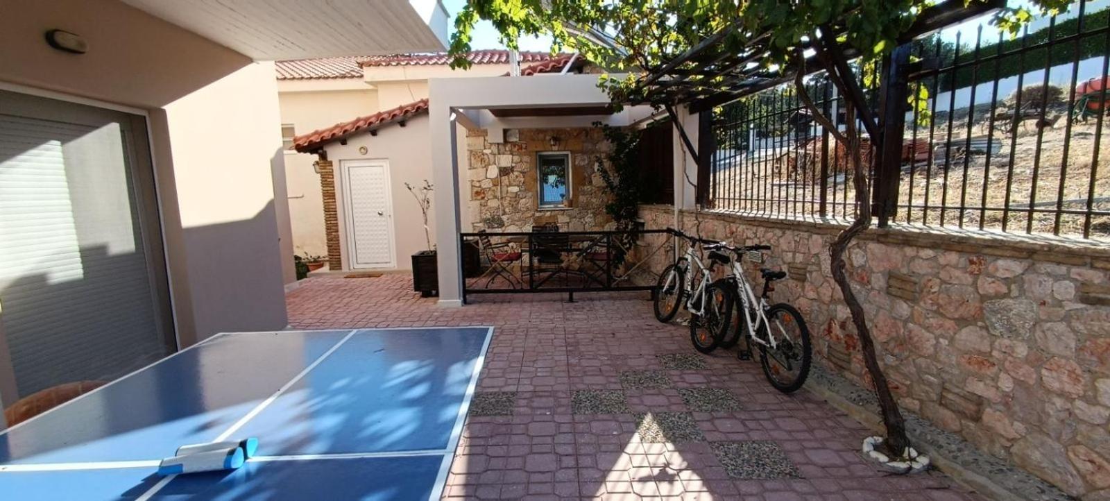 Boutique Eptalofos 15min from airport and sea view 4