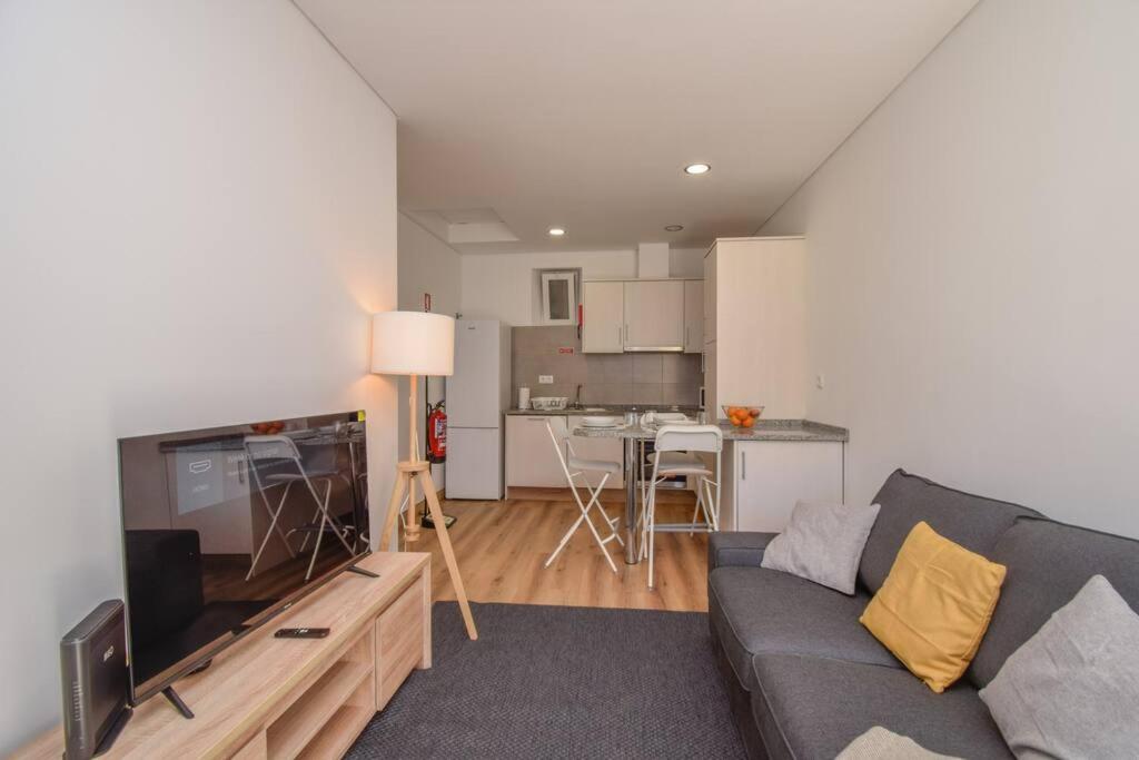 Charmoso apartamento com 1 quarto - 10 minutos da praia view 2