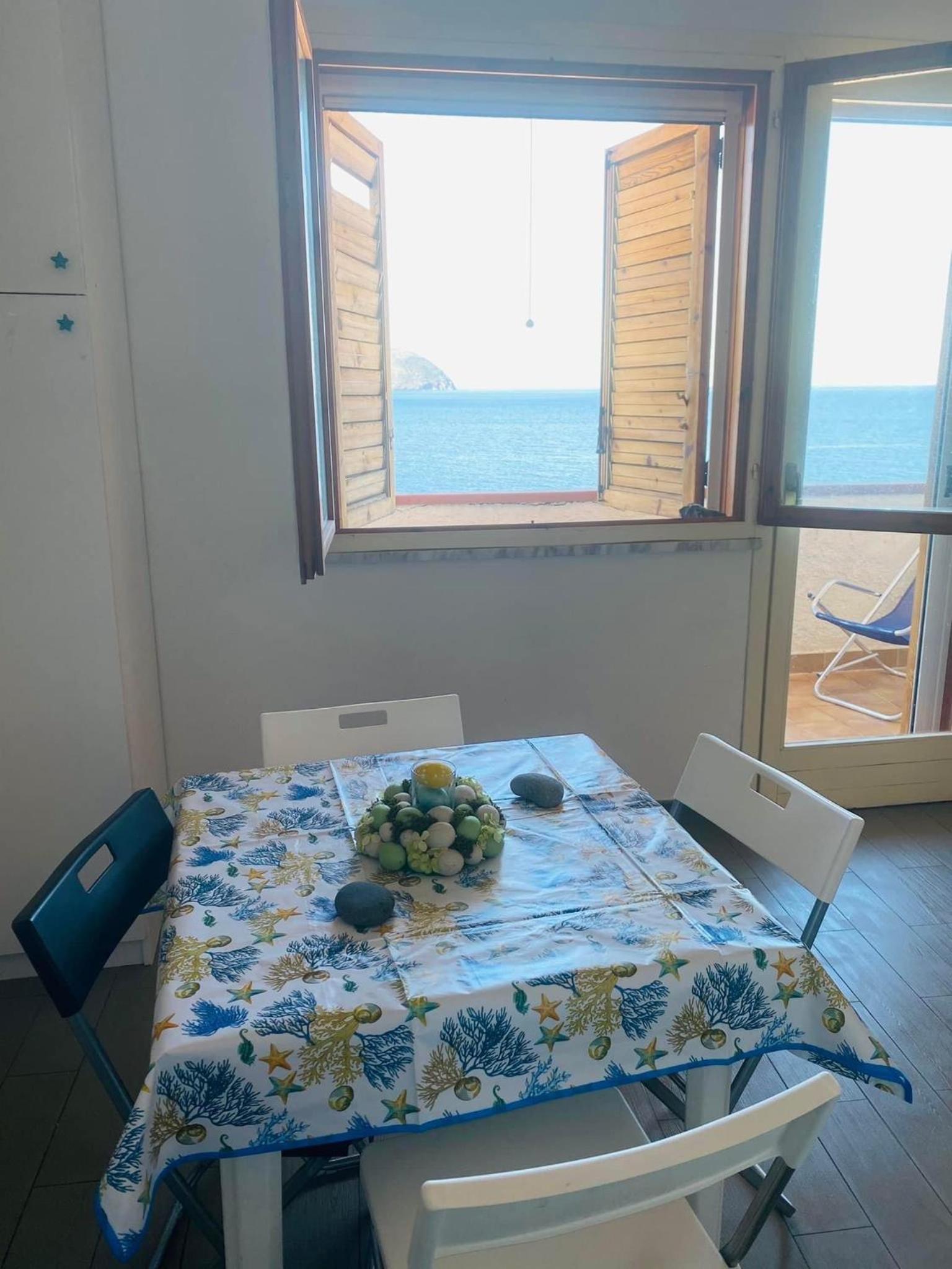 La casa di Cloe en Vulcano — kitchen