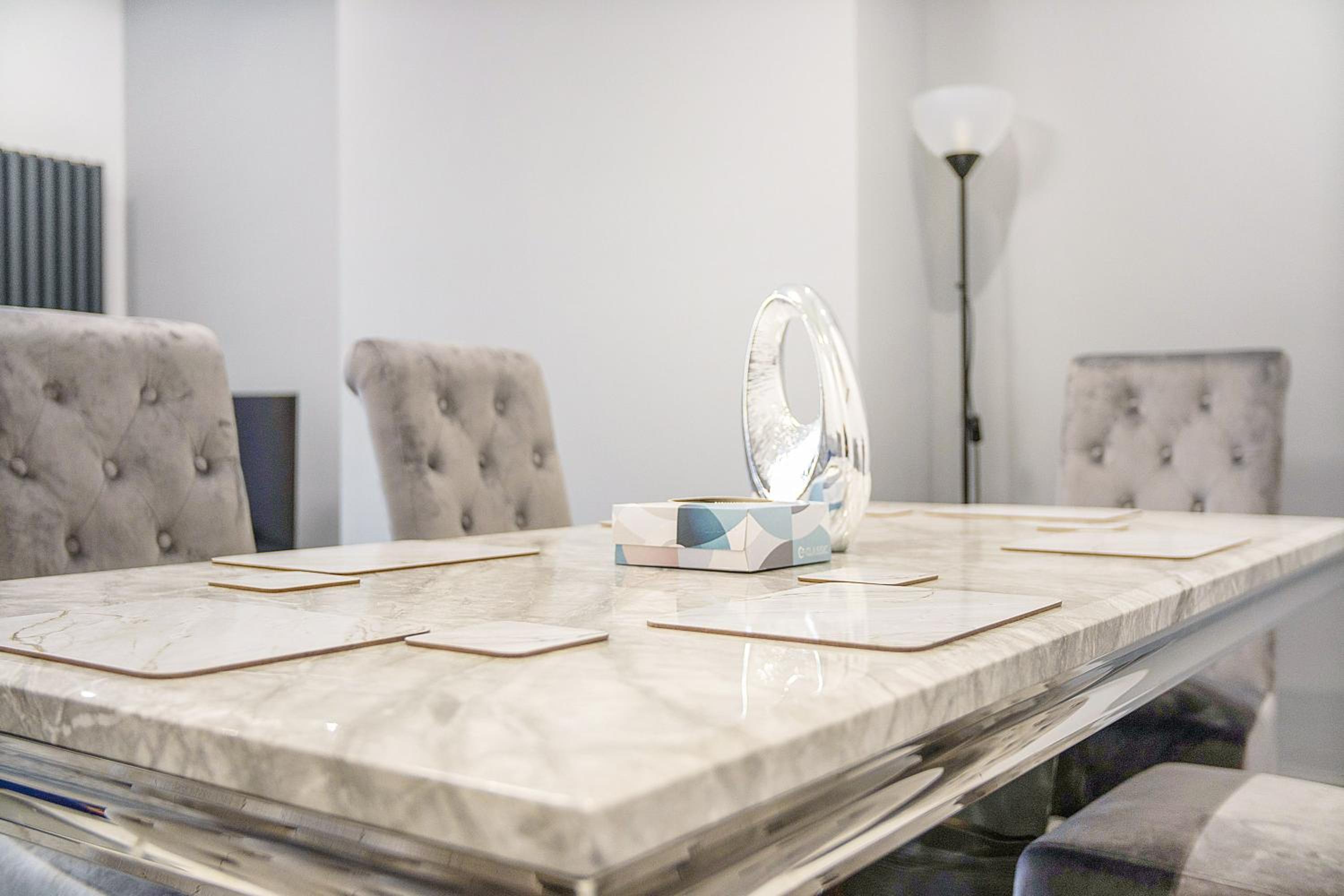 Exquisite 3-Bedroom, Newly Renovated, Sleeps 6