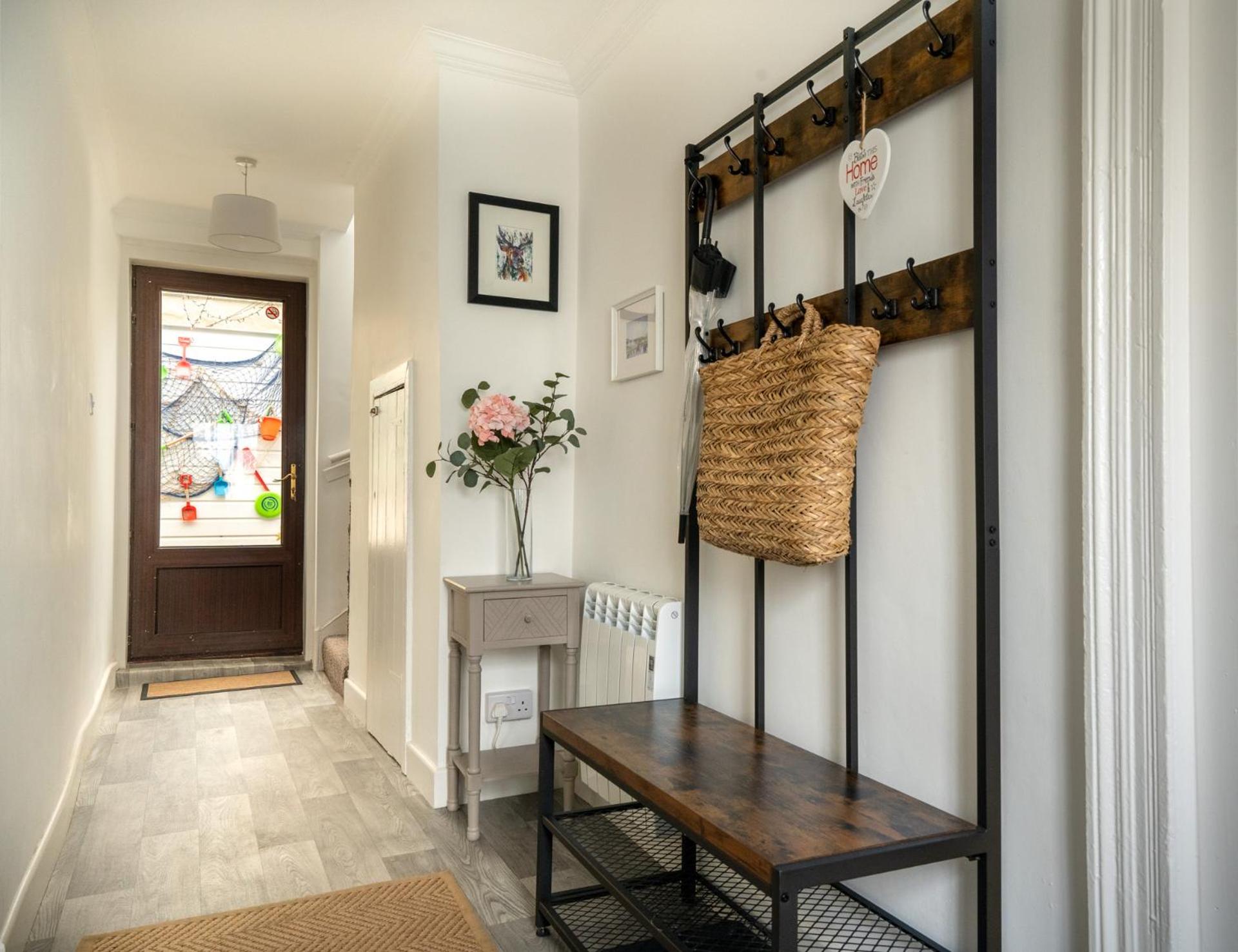 The Portpatrick Pad - A cosy 3 bed cottage, w. sea views & garden office view 4