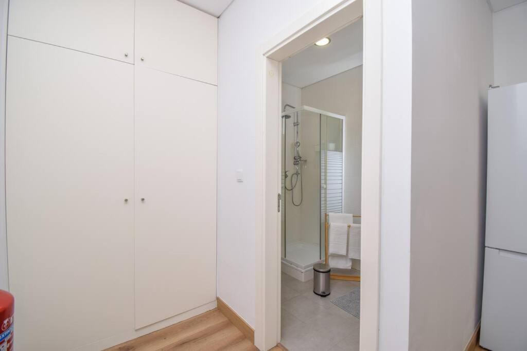 Acolhedor Apartamento de 1 Quarto com Terraço