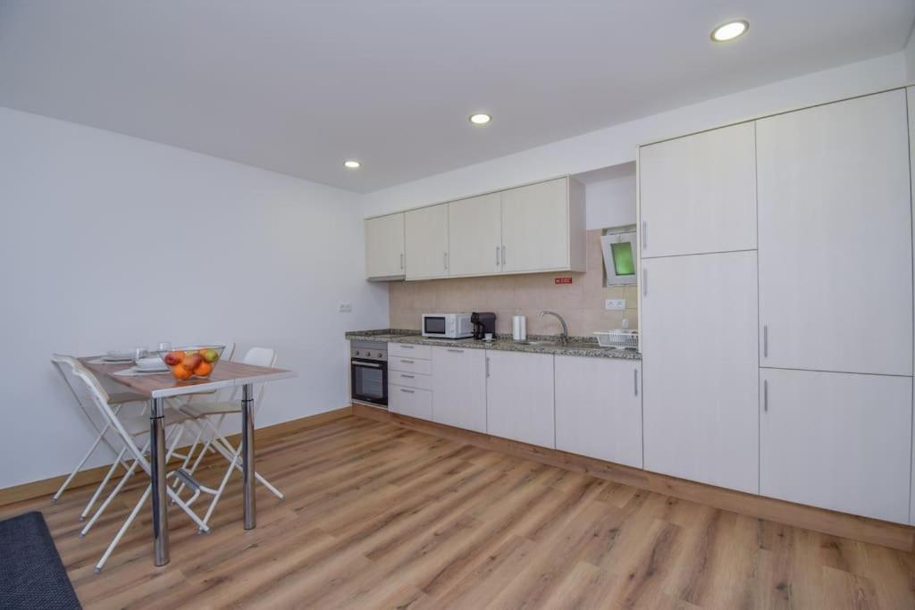 Apartamento Ensolarado com terraço - 10 minutos da praia view 2