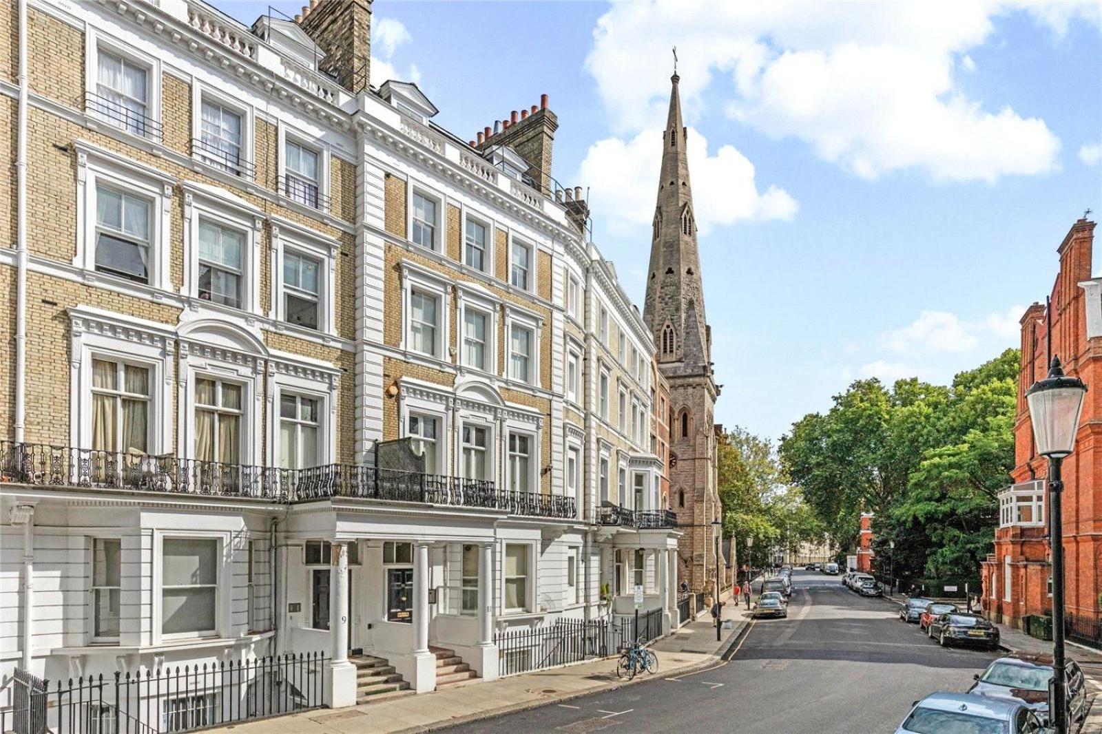 South Kensington stylish, quiet balcony apartment