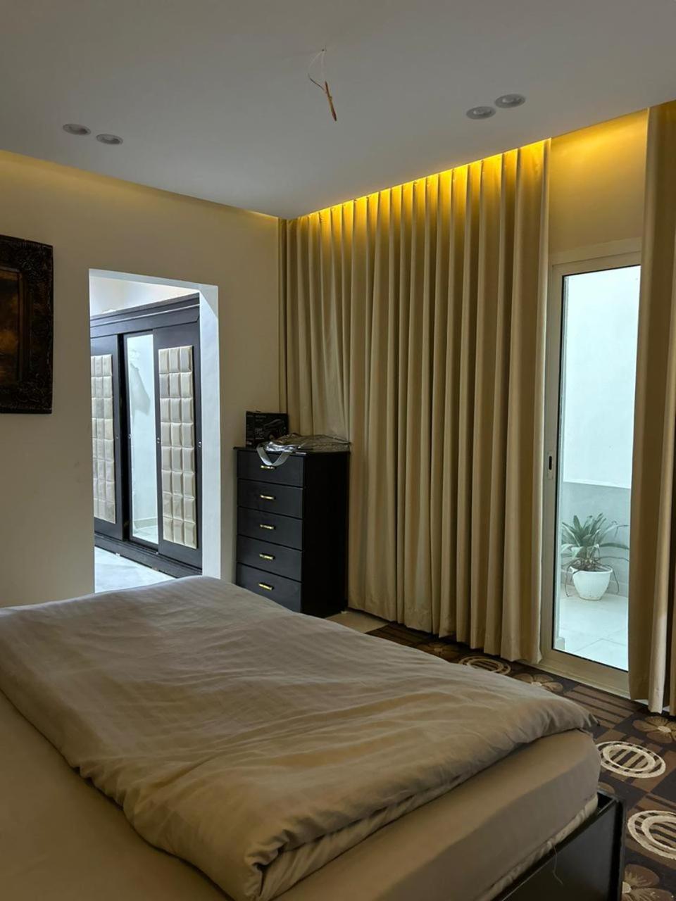 Riyadh Salman Villa فيلا