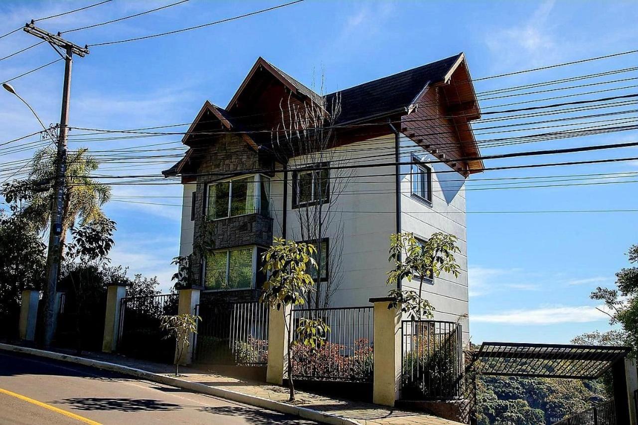 Complete and Comfortable Apartment in Gramado