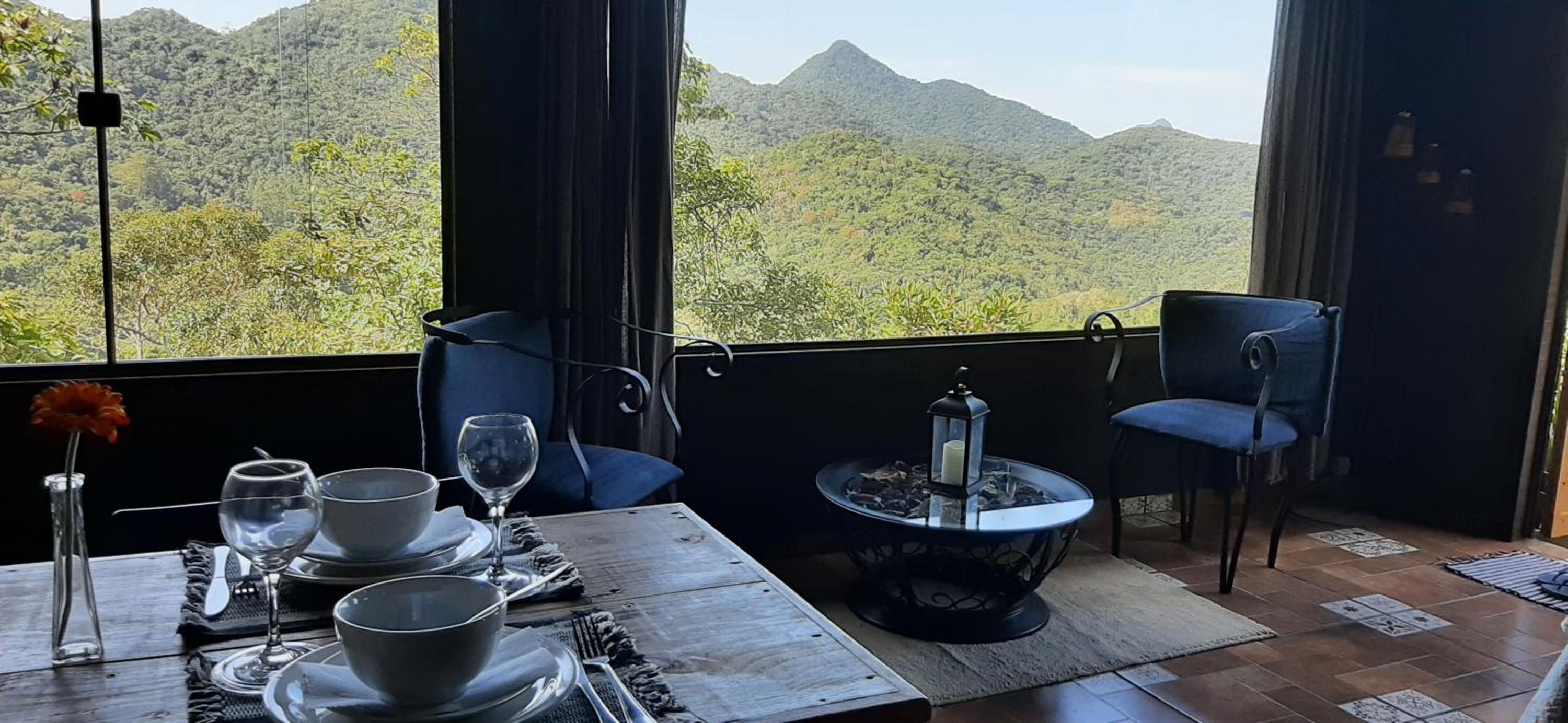 Chalé Pakere Montebello Lumiar - lareira, wi-fi, sauna, piscina - vista incrível - locação do chalé sem prestação de serviços