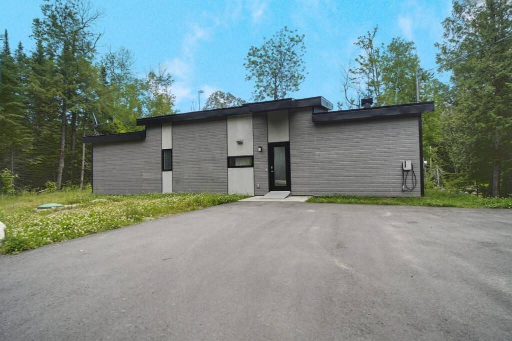 Chalet L'Hérisson (Modern, Spa, BBQ, waterfront)
