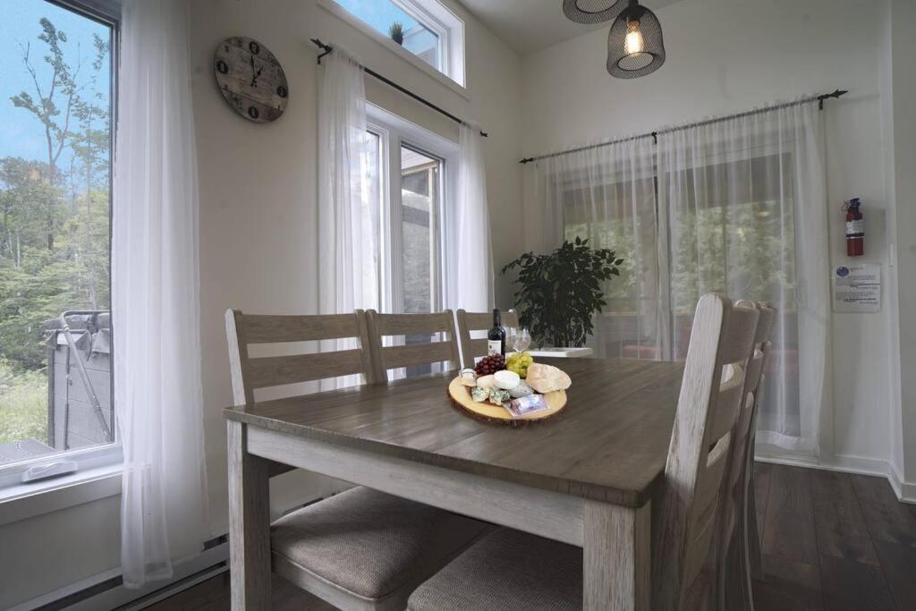 Chalet L'Hérisson (Modern, Spa, BBQ, waterfront)