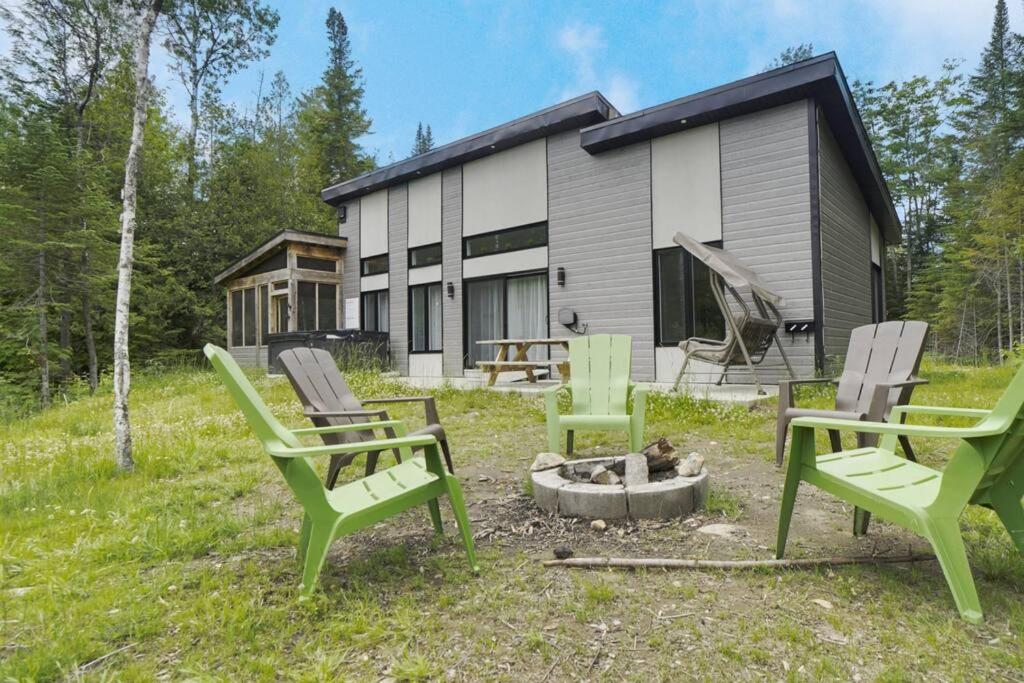 Chalet L'Hérisson (Modern, Spa, BBQ, waterfront)