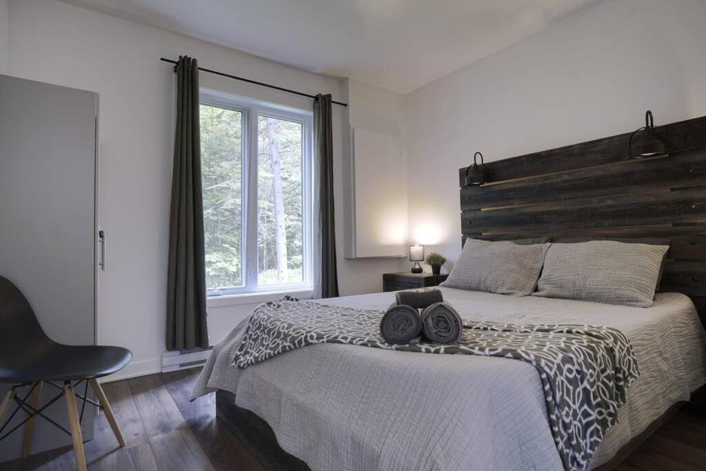 Chalet L'Hérisson (Modern, Spa, BBQ, waterfront)
