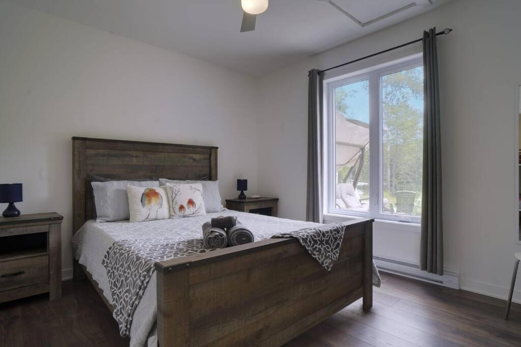 Chalet L'Hérisson (Modern, Spa, BBQ, waterfront)