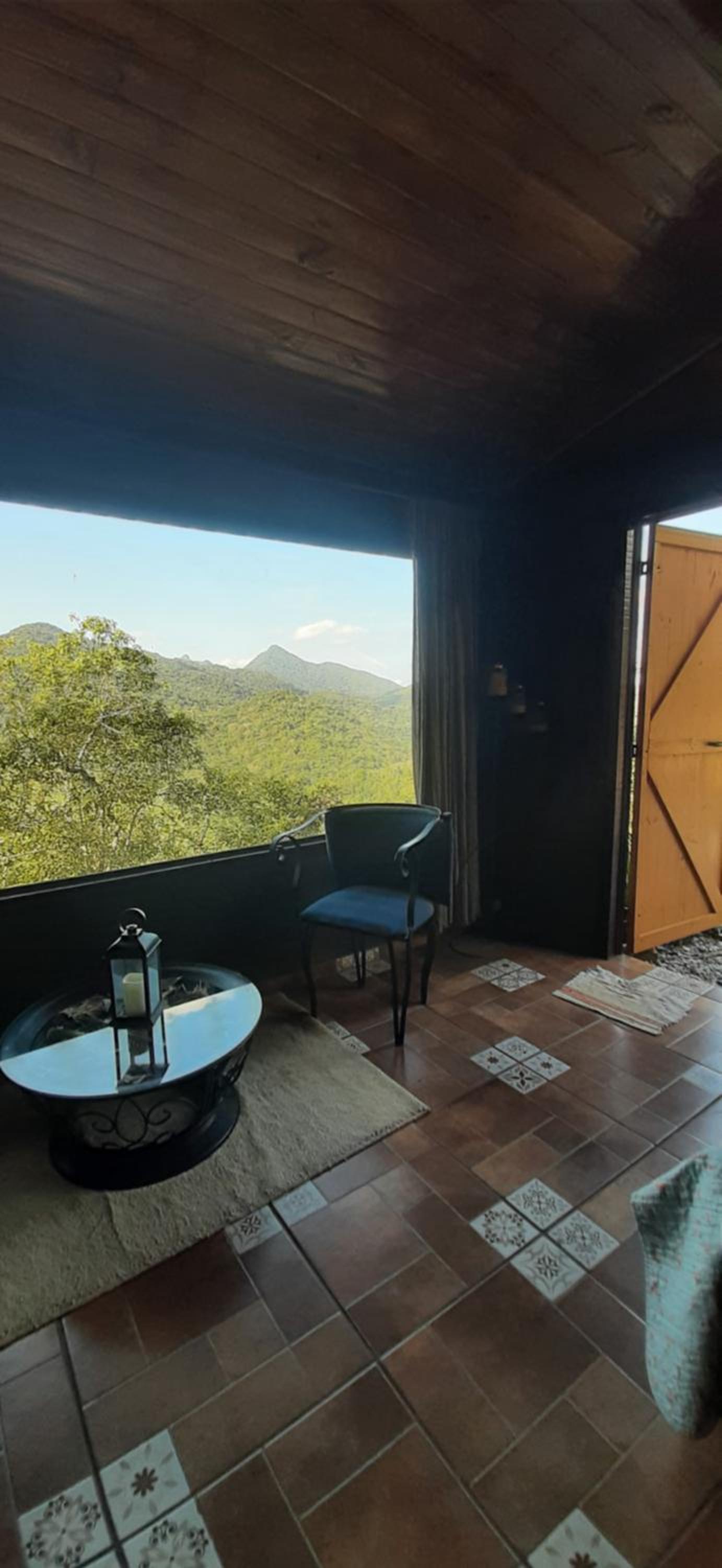 Chalé Pakere Montebello Lumiar - lareira, wi-fi, sauna, piscina - vista incrível - locação do chalé sem prestação de serviços