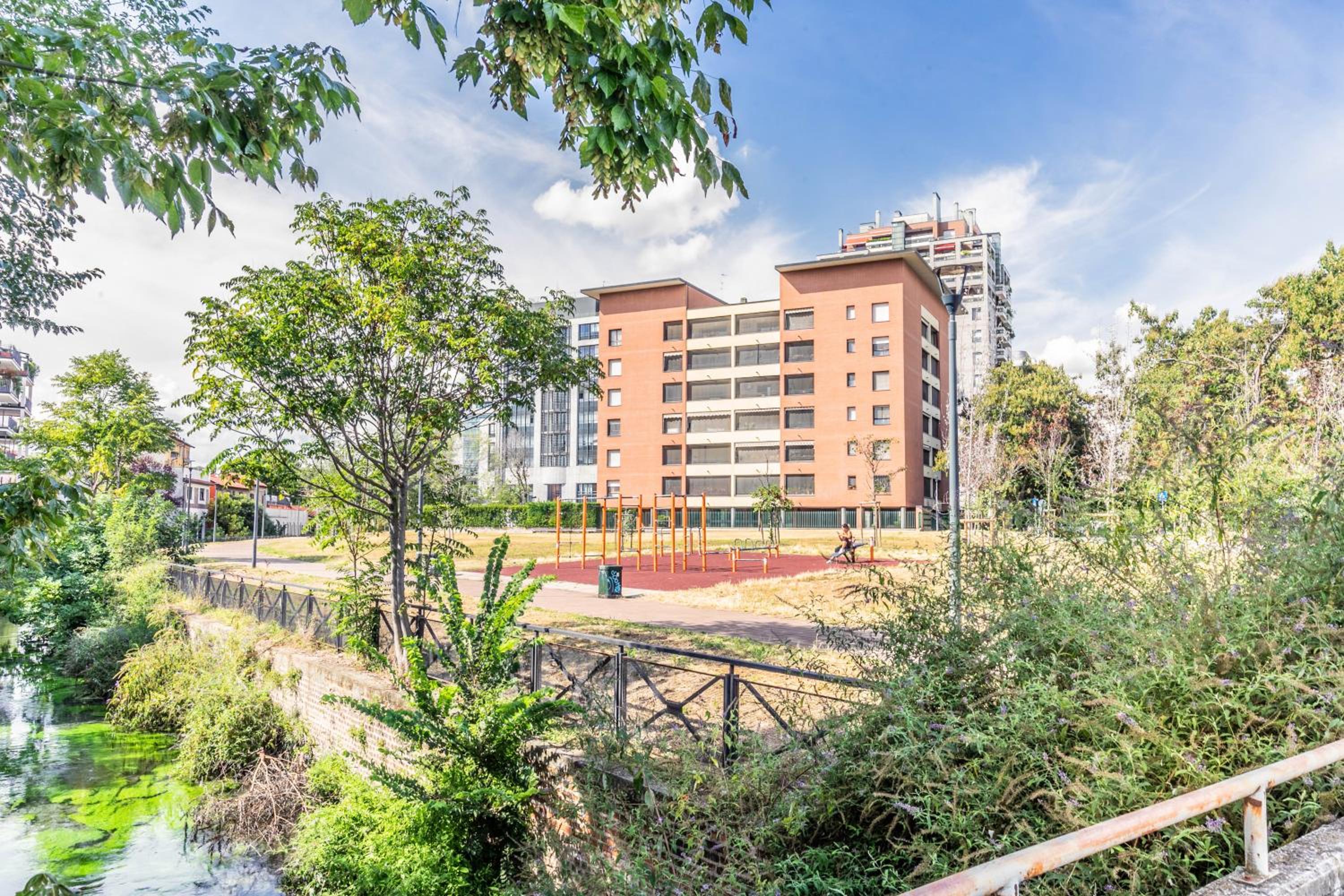 Milan - Bocconi e Navigli - Spacious 3BR Apartment 95 m - Free Parking
