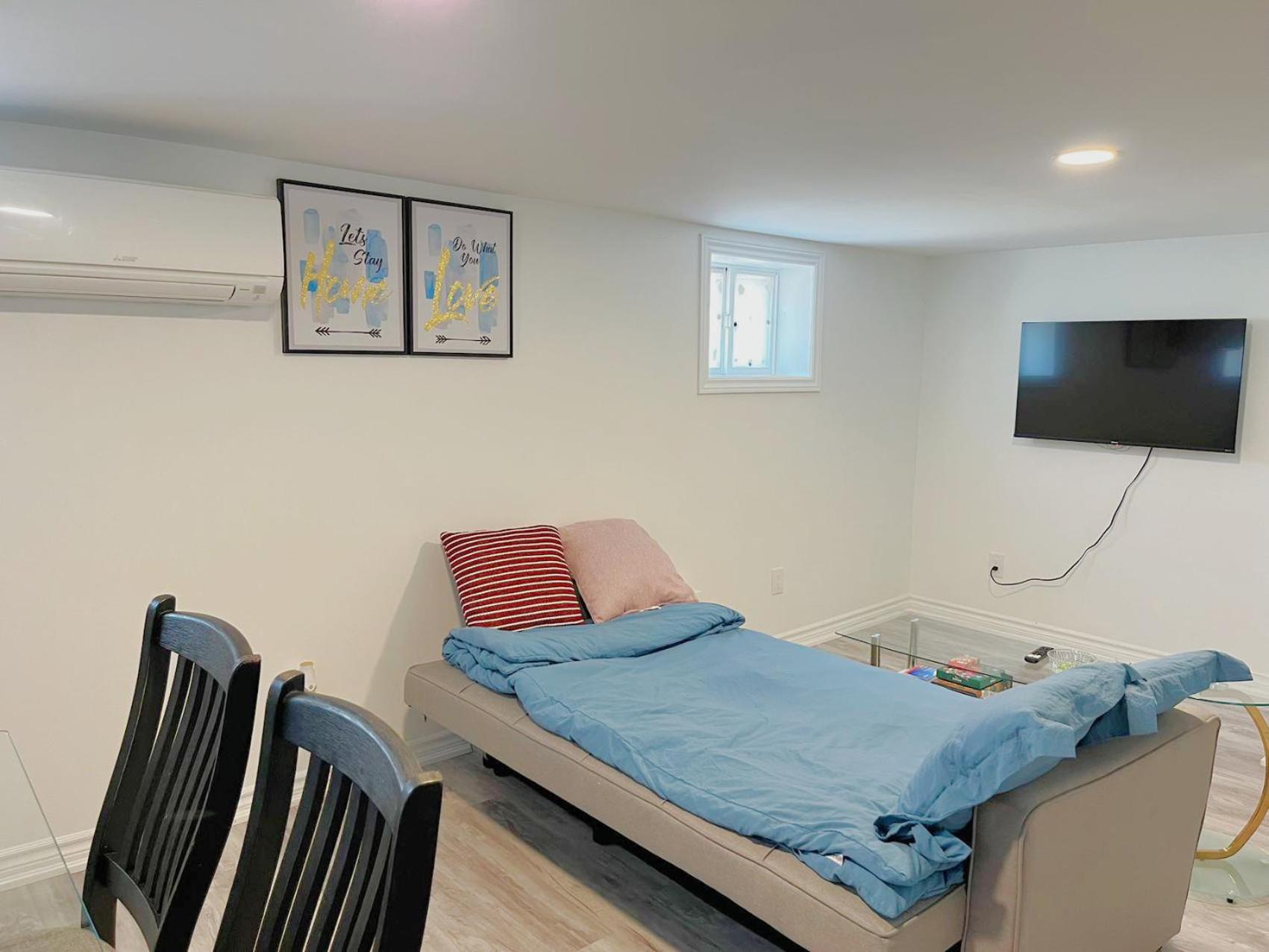 Morden Unit with Free Parking, 10 km to downtown