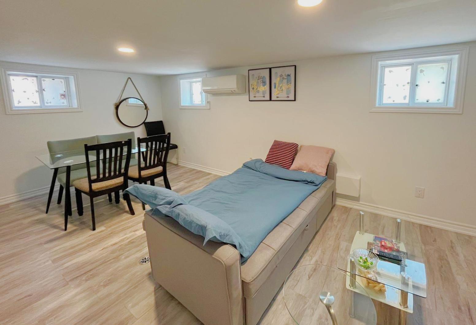 Morden Unit with Free Parking, 10 km to downtown