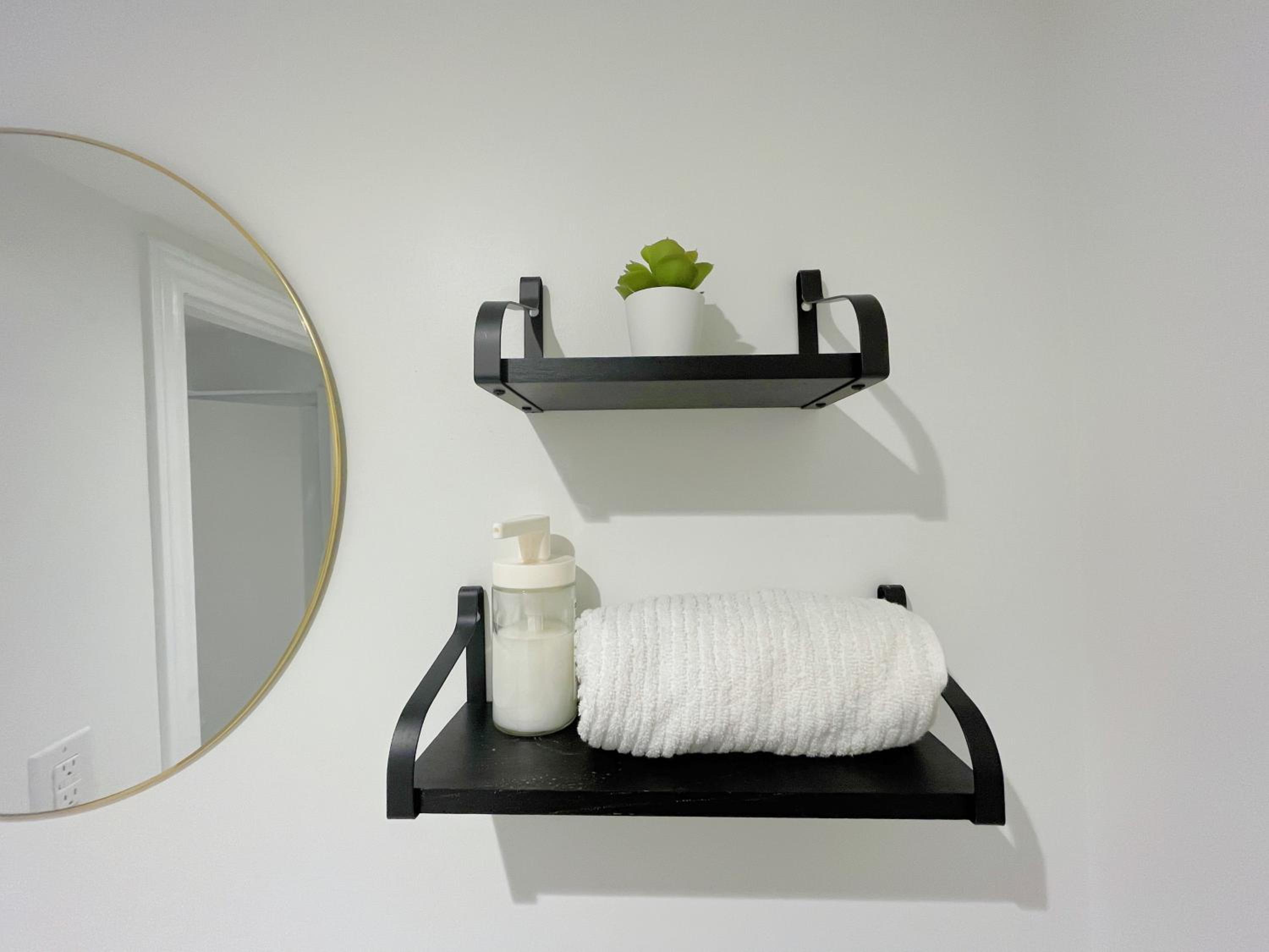 Morden Unit with Free Parking, 10 km to downtown