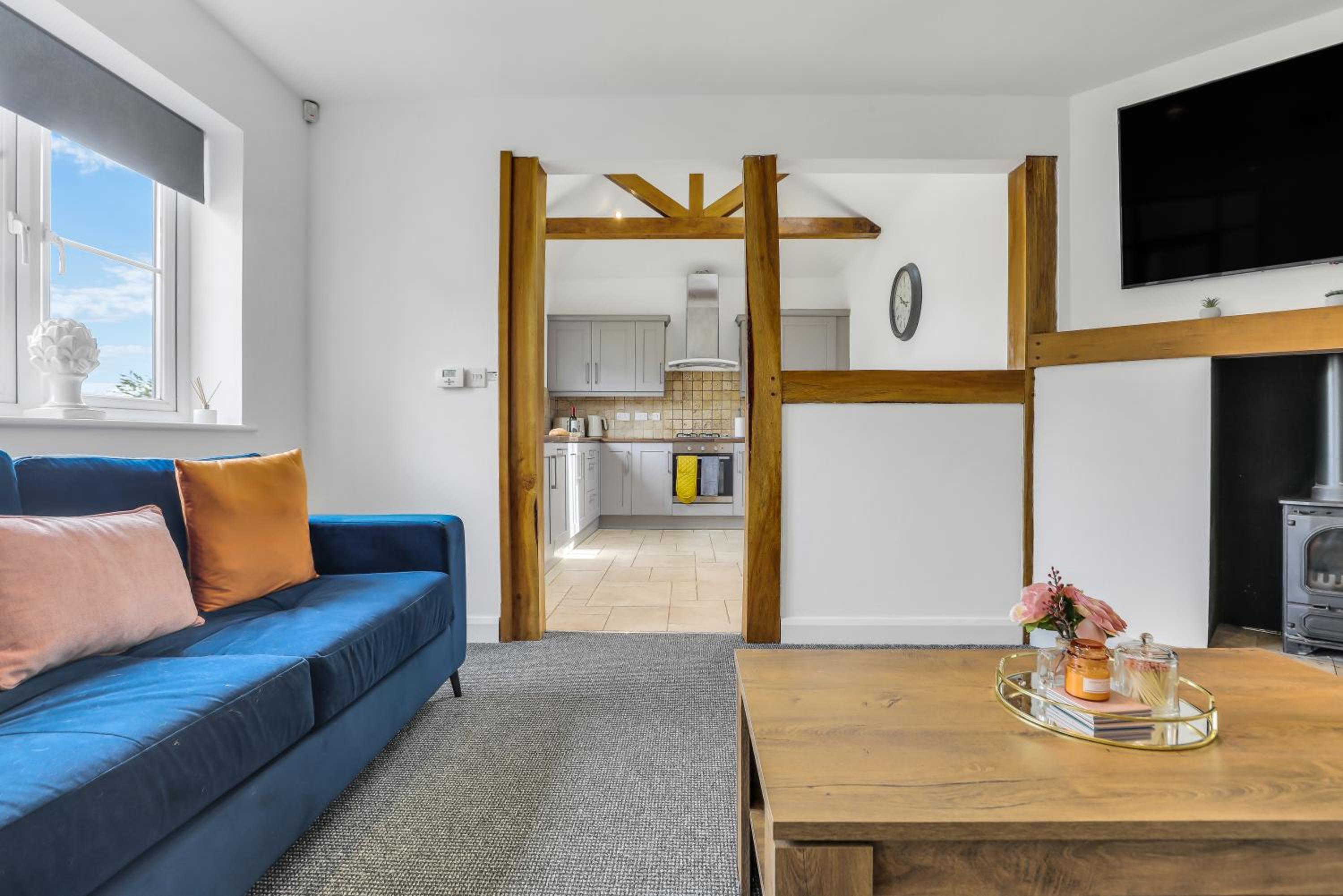 Comfortable 3-Bed Dormer Bungalow Family & Business Friendly view 2