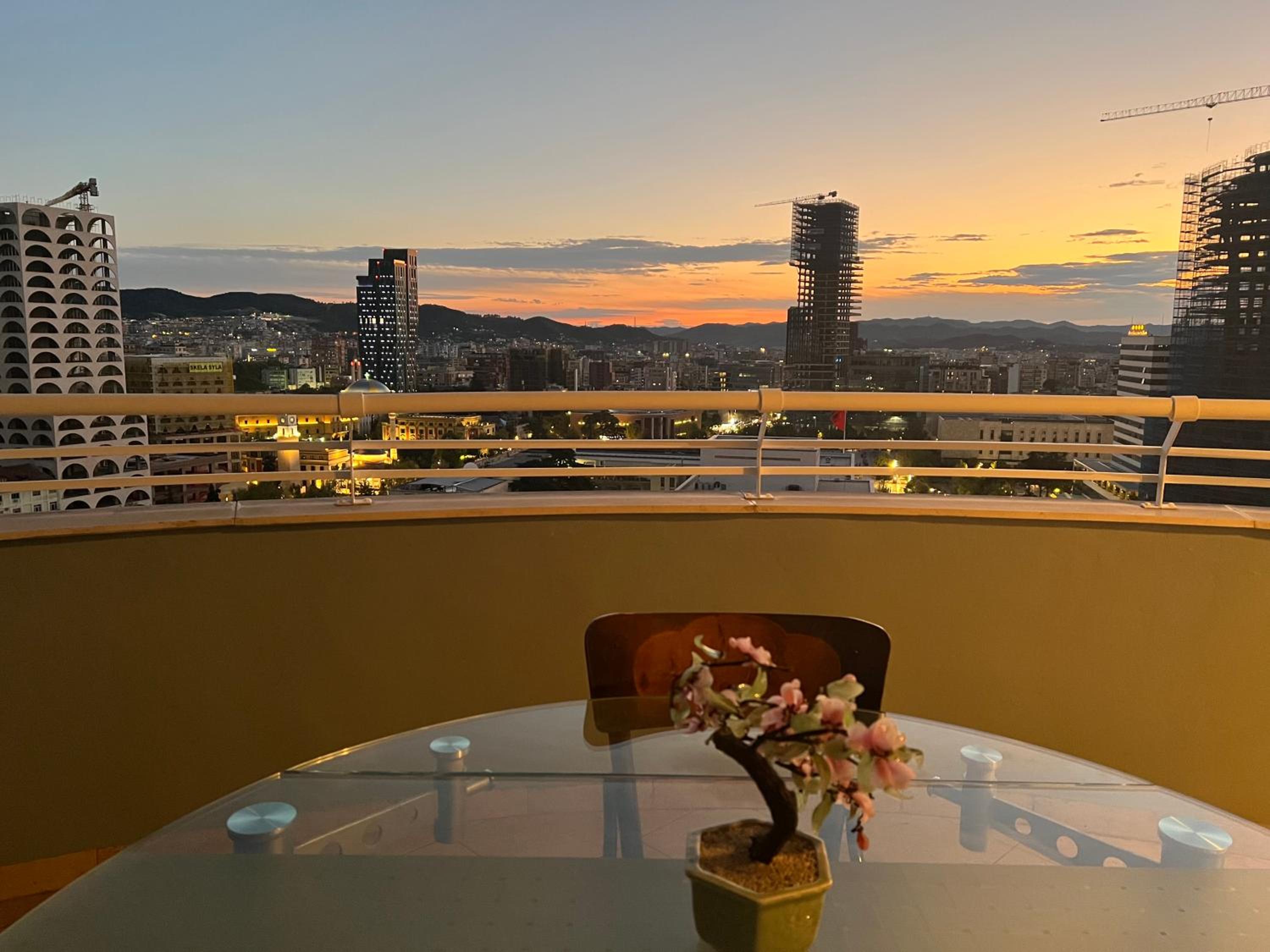 Tirana My Roots - NETI Museum Apartment Breathtaking View