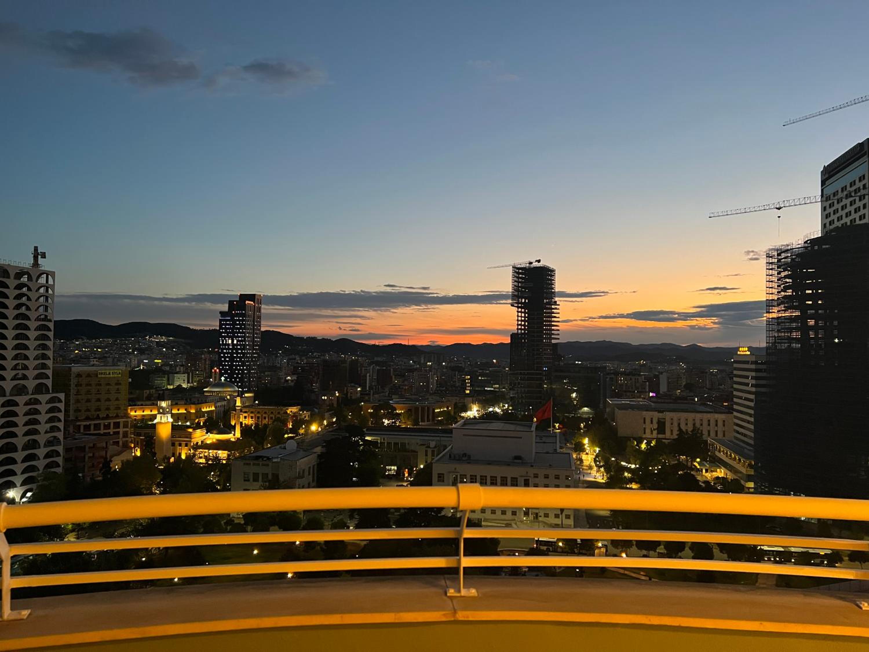 Tirana My Roots - NETI Museum Apartment Breathtaking View