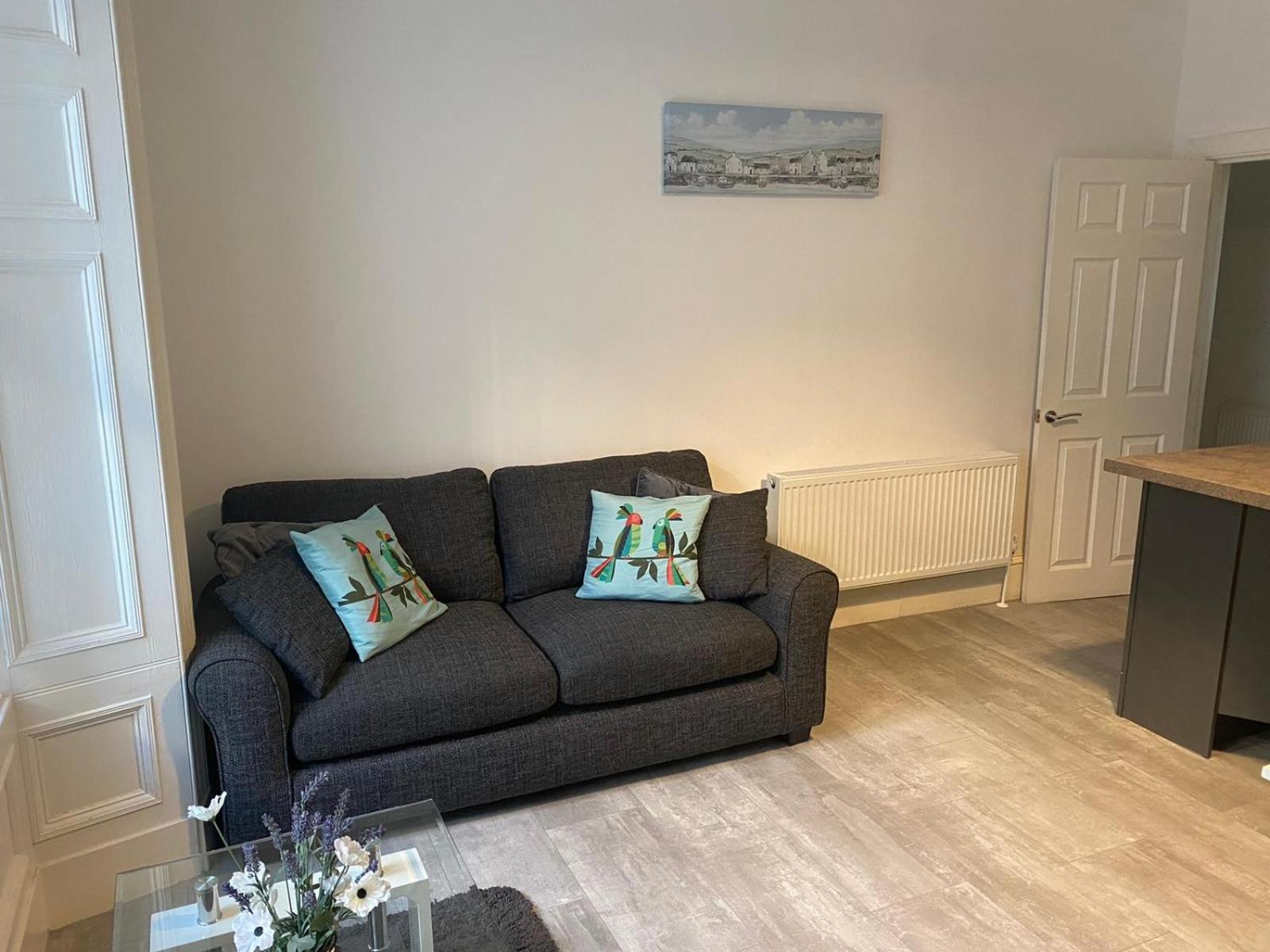 Modern 3BR Near Docks Free Parking Fast Wi-Fi view 3