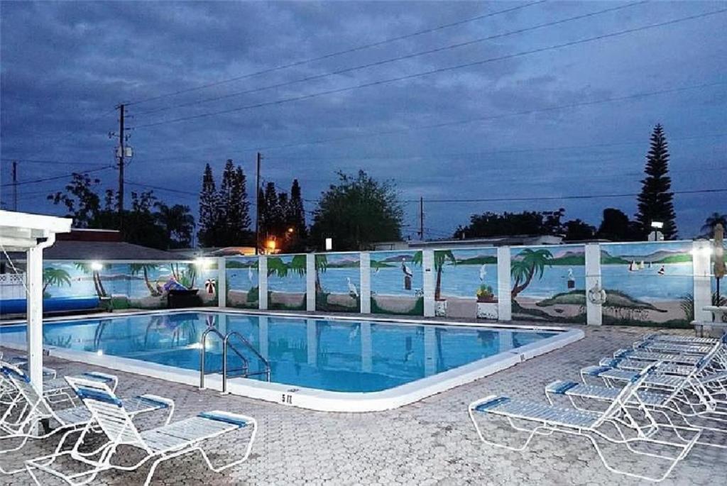 BEAUTIFUL CONDO TOTALLY UPDATED