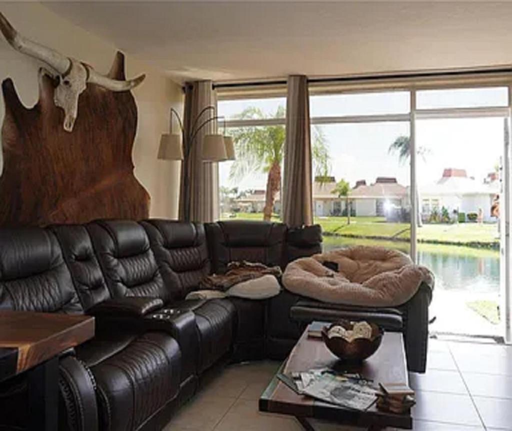 BEAUTIFUL CONDO TOTALLY UPDATED