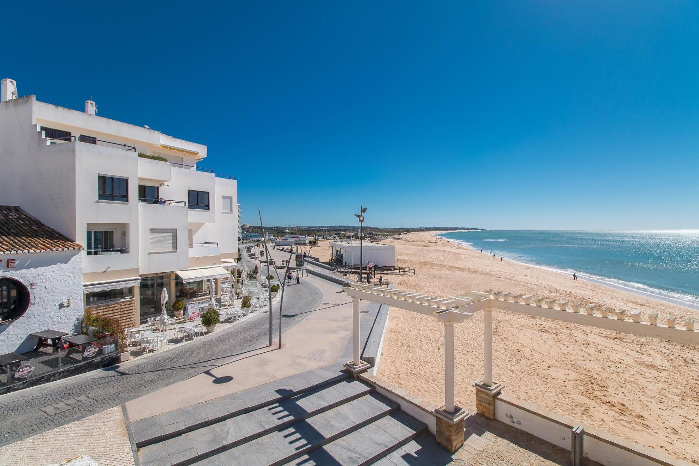 Hotel Open Space - Image 1