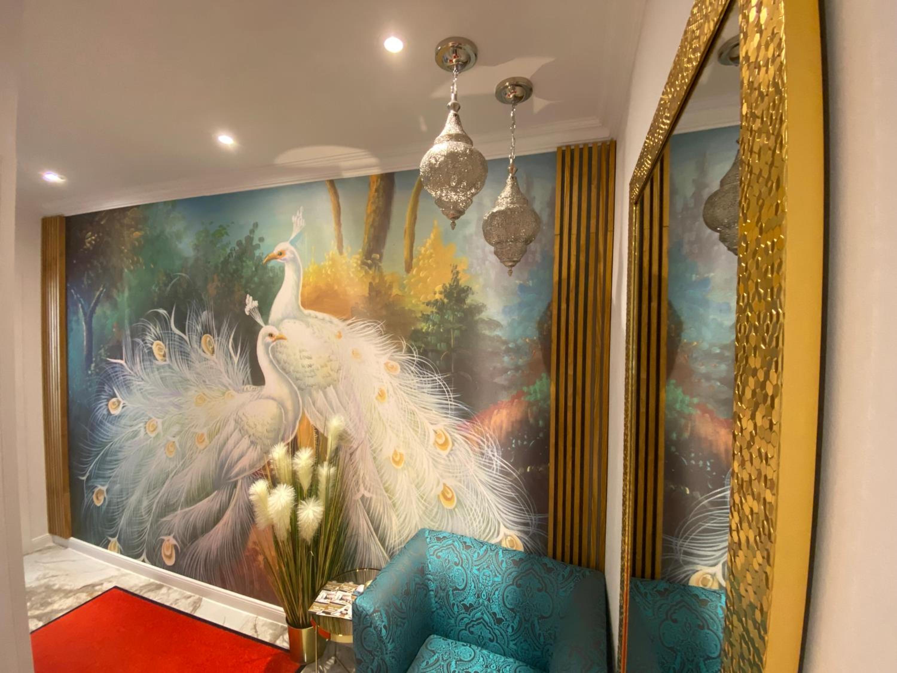 ROYAL APARTmENT