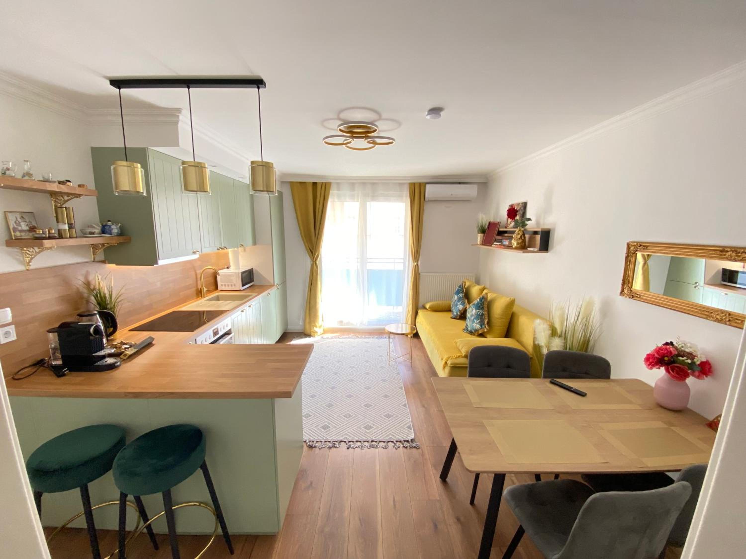 ROYAL APARTmENT