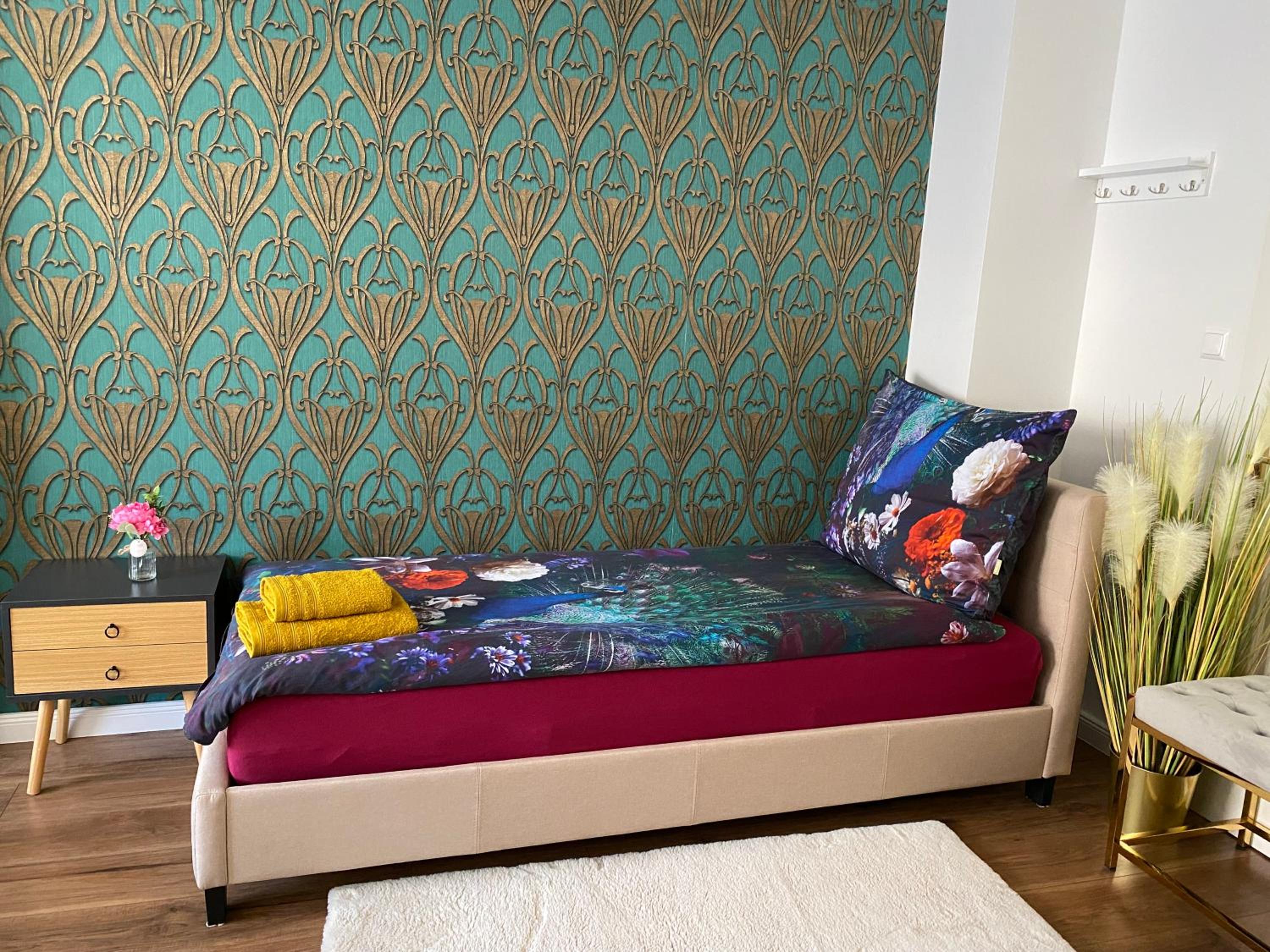 ROYAL APARTmENT
