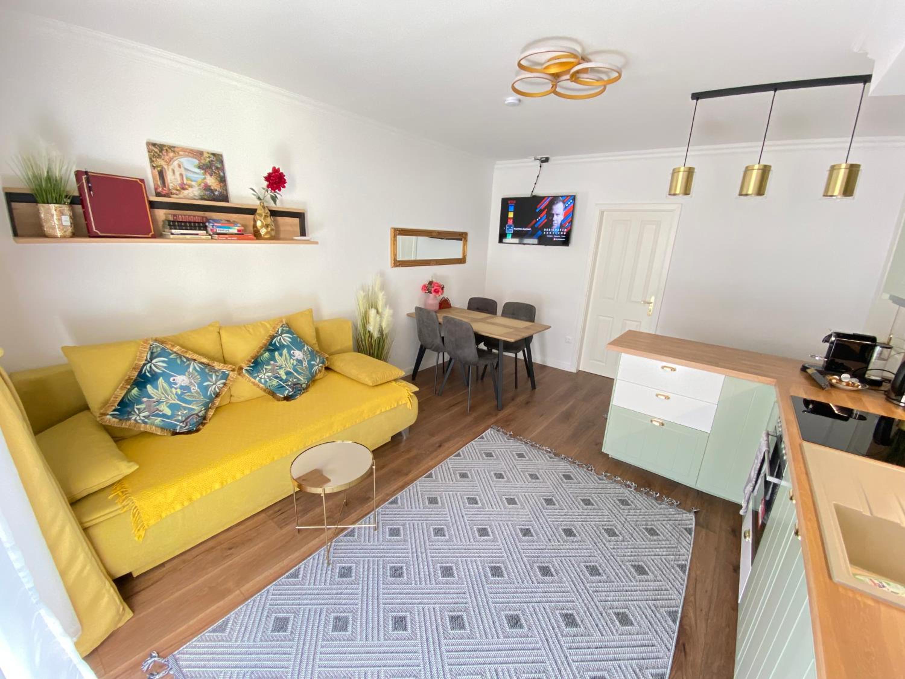ROYAL APARTmENT