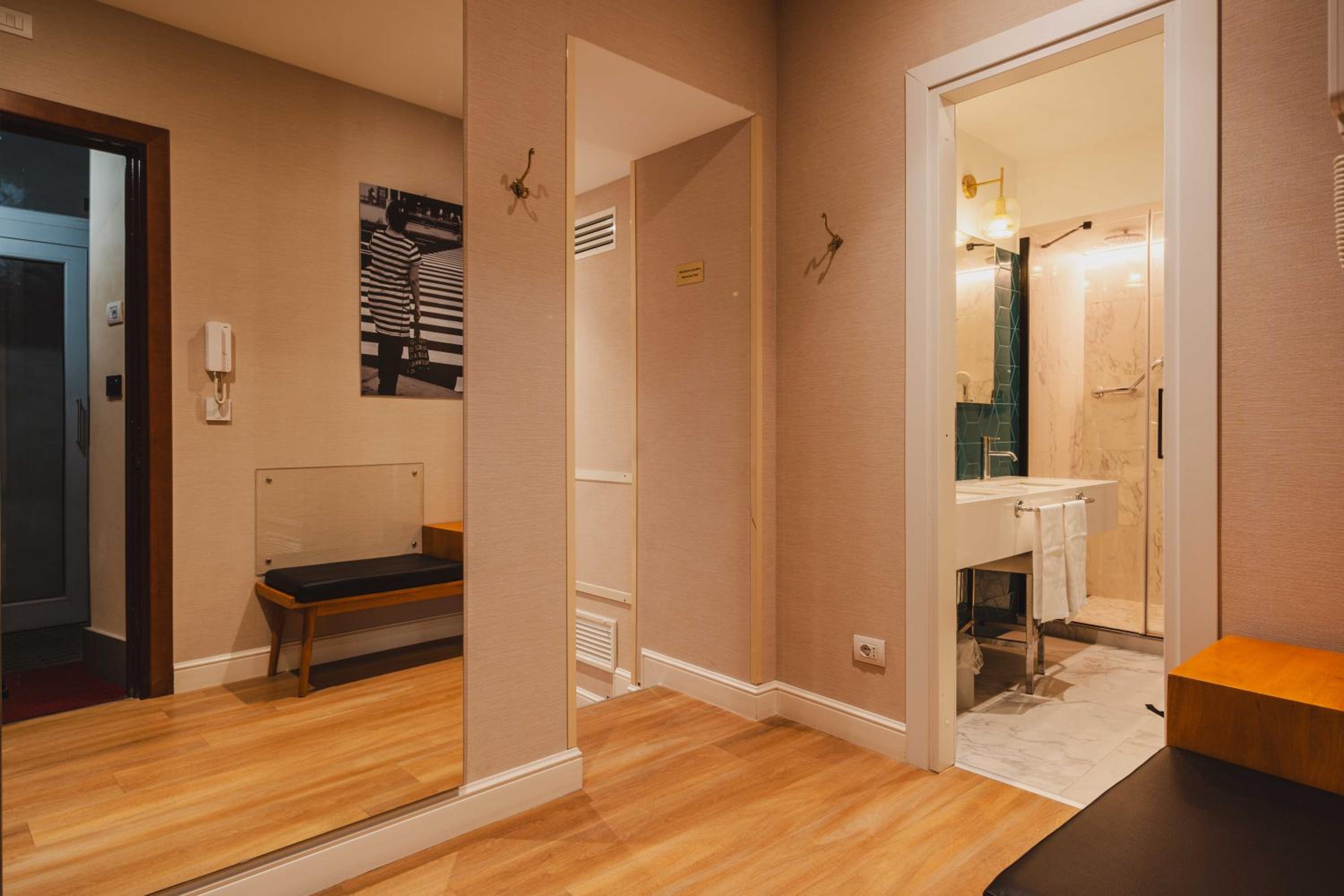 Vicario Suites