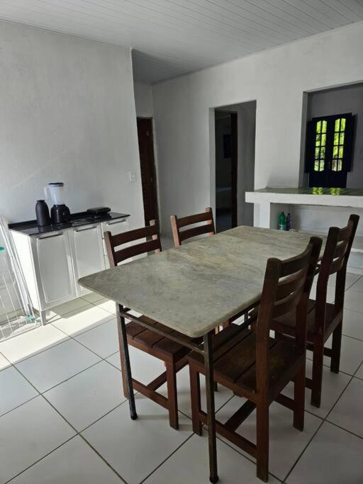 Aconchegante casa perto da praia da Enseada dos Golfinhos OBS não é Jaguaribe
