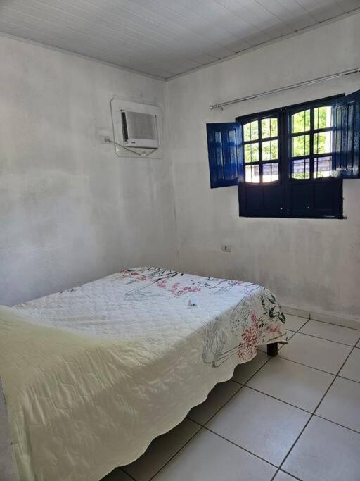 Aconchegante casa perto da praia da Enseada dos Golfinhos OBS não é Jaguaribe