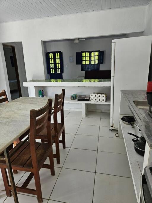 Aconchegante casa perto da praia da Enseada dos Golfinhos OBS não é Jaguaribe
