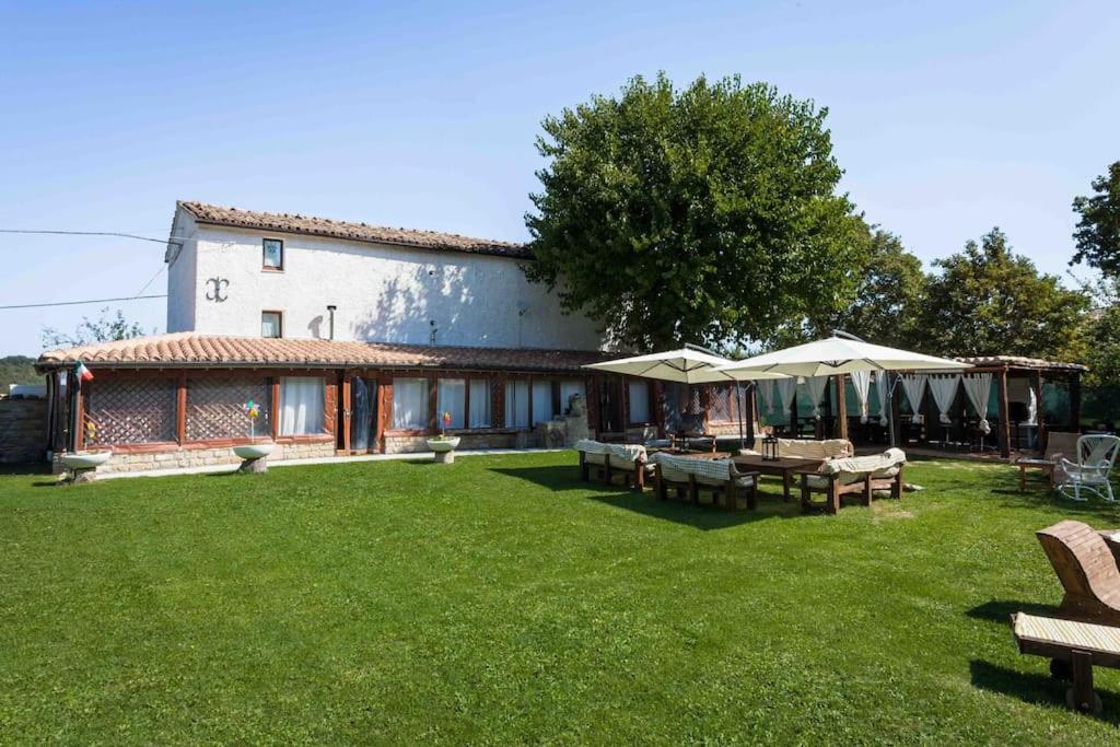 Casale Viozzi - Casa Vacanze con piscina nelle Marche