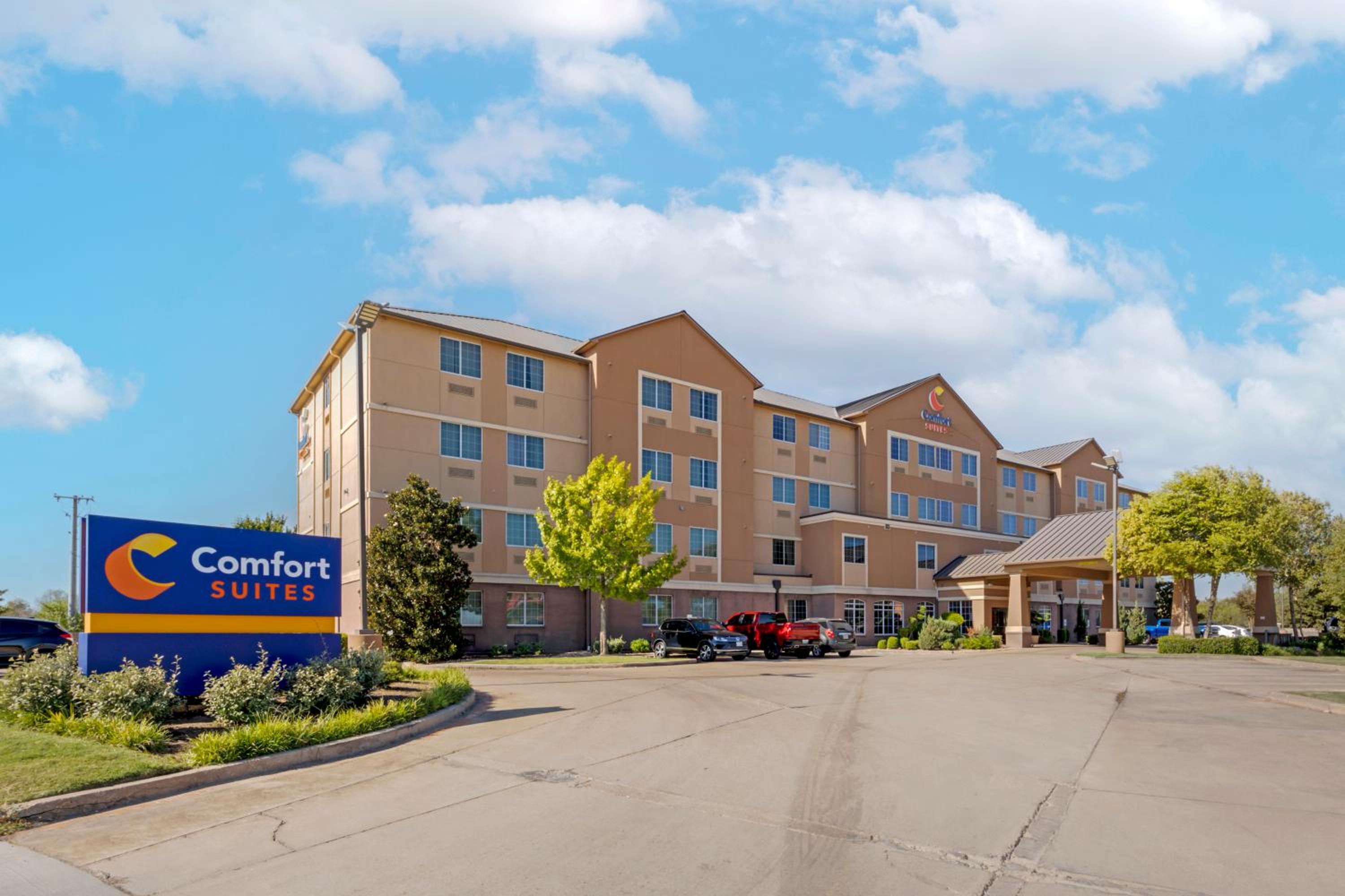 Hotel Comfort Suites Waco North - Near University Area - Image 1