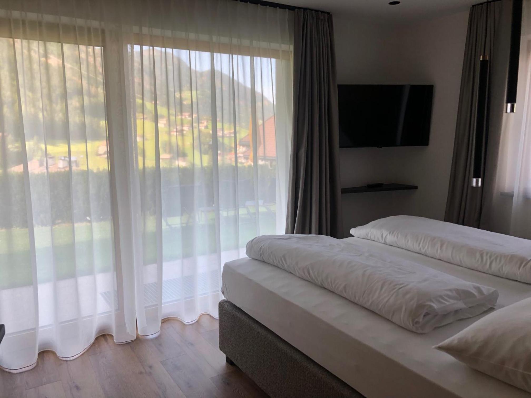 Pra Ciarea Apartments view 2