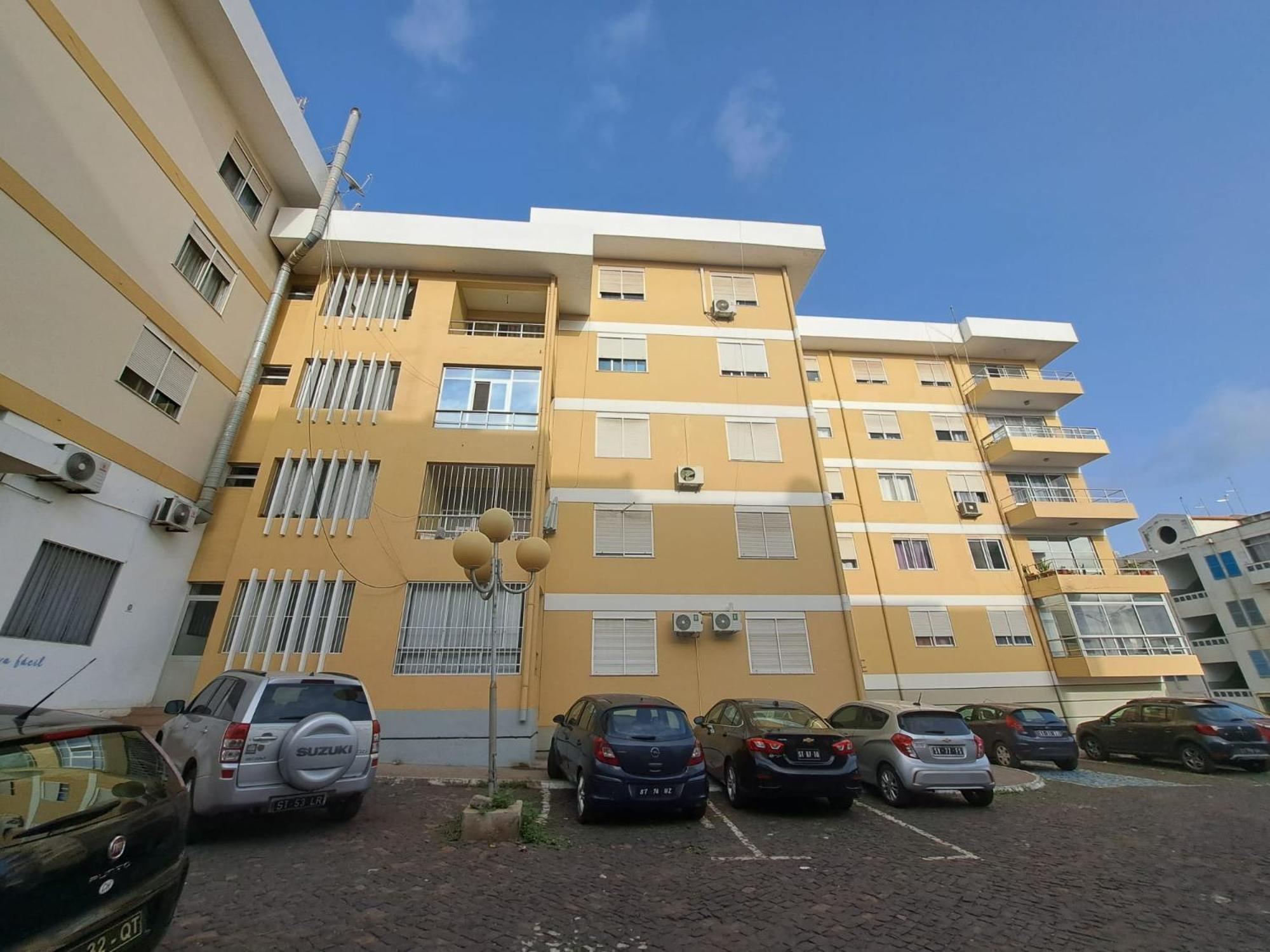 Quarto amplo do apartamento no Palmarejo