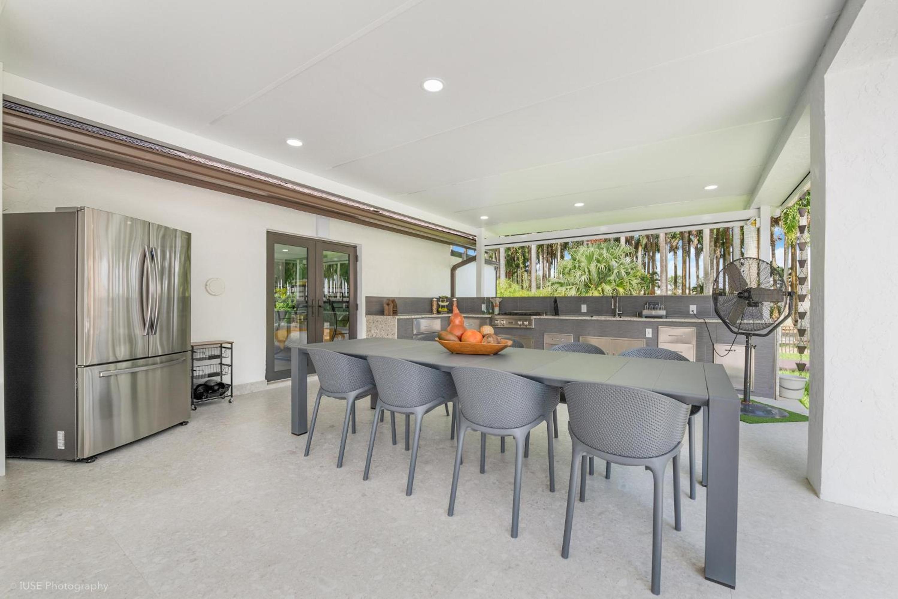 Island Paradise - Pickleball, Football, Pool Bliss L61