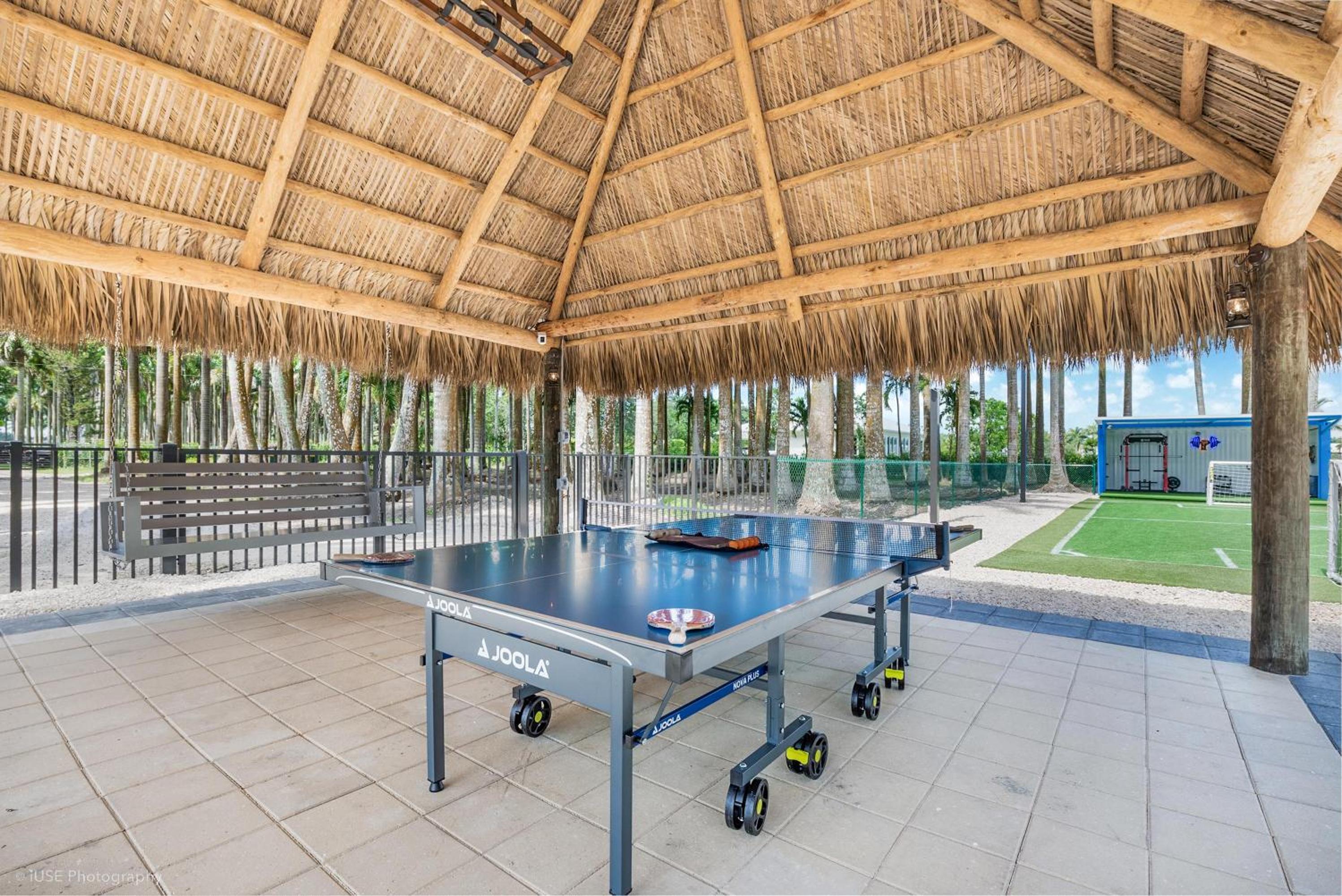Island Paradise - Pickleball, Football, Pool Bliss L61