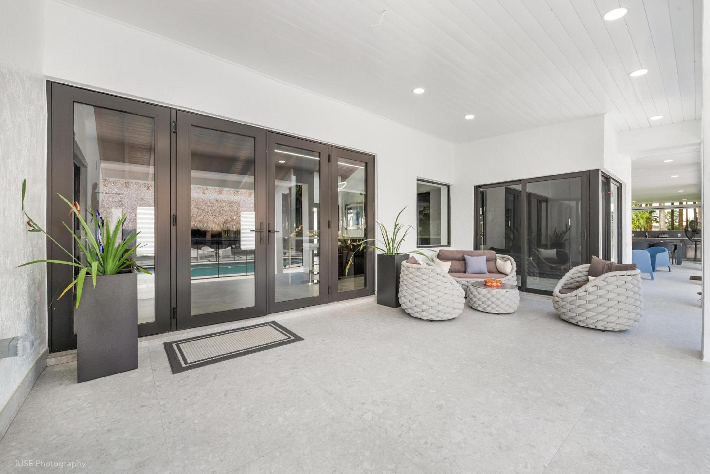 Island Paradise - Pickleball, Football, Pool Bliss L61