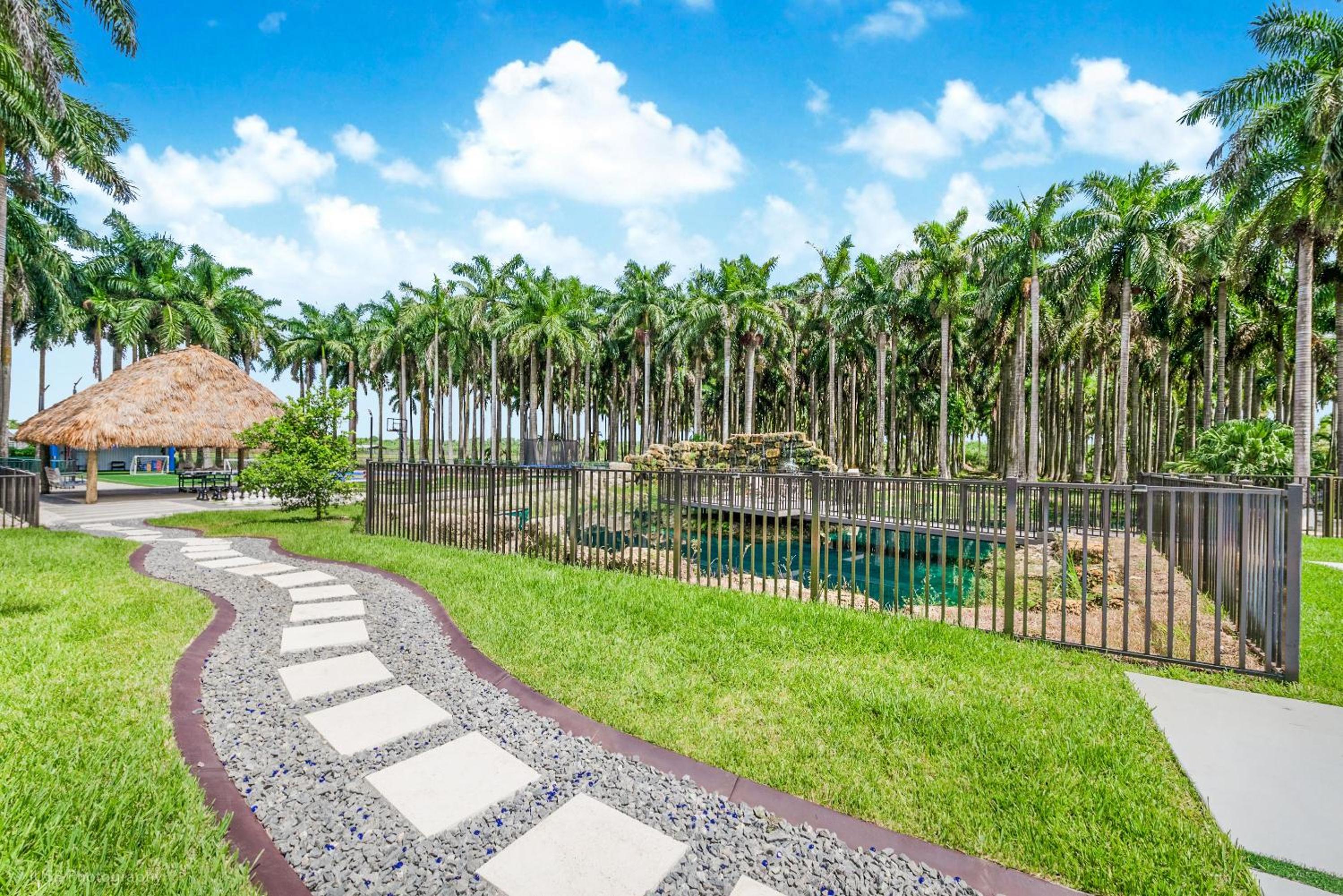Island Paradise - Pickleball, Football, Pool Bliss L61