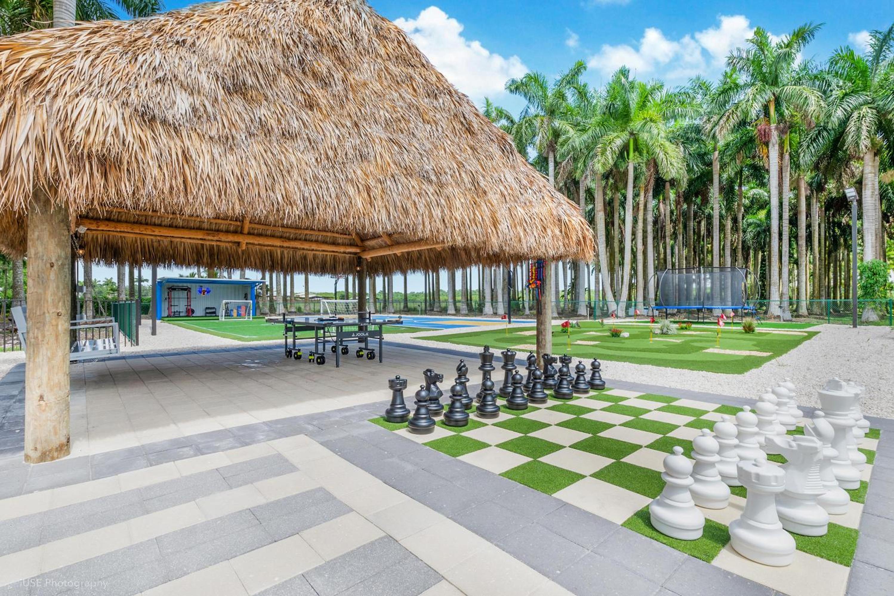 Island Paradise - Pickleball, Football, Pool Bliss L61