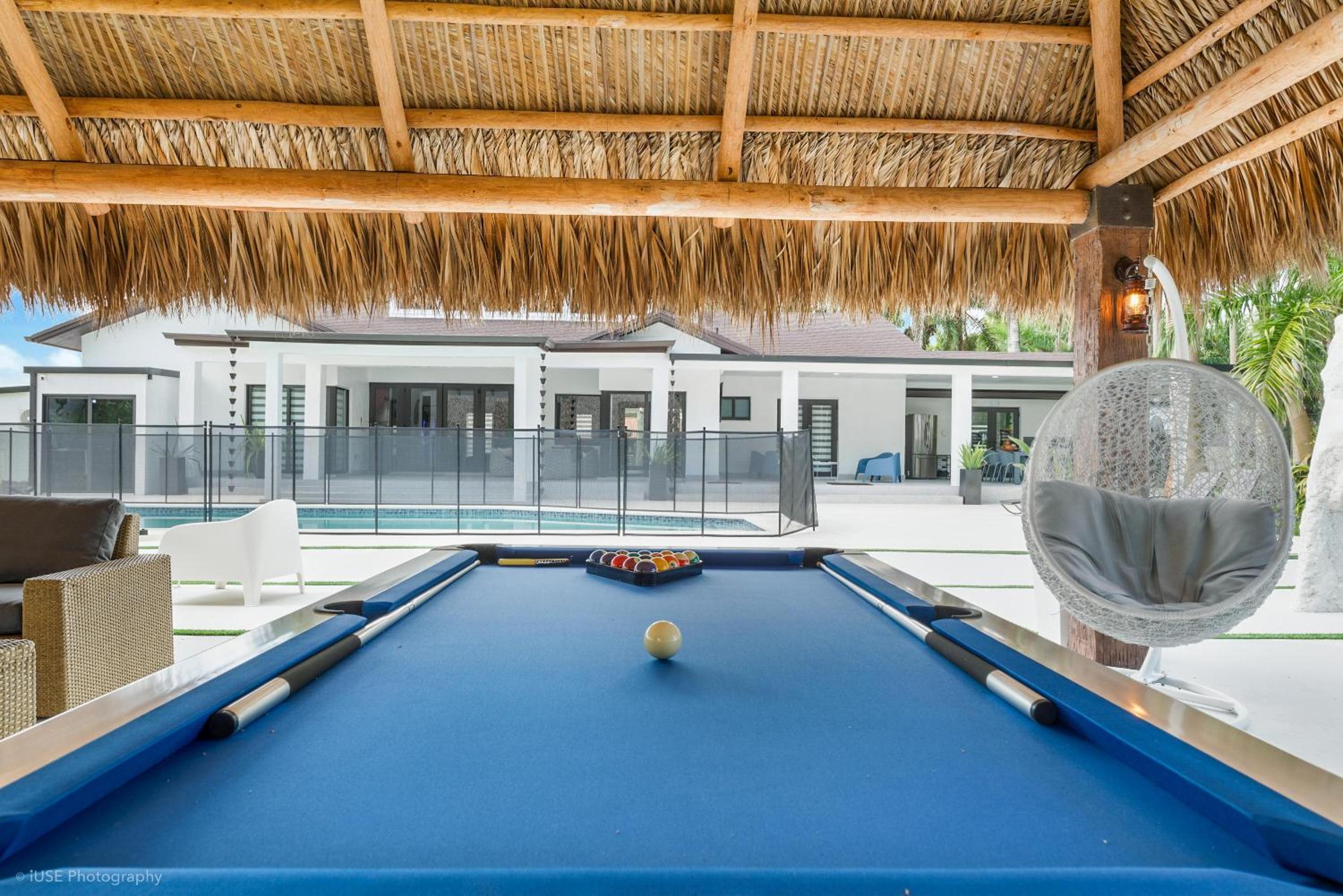 Island Paradise - Pickleball, Football, Pool Bliss L61
