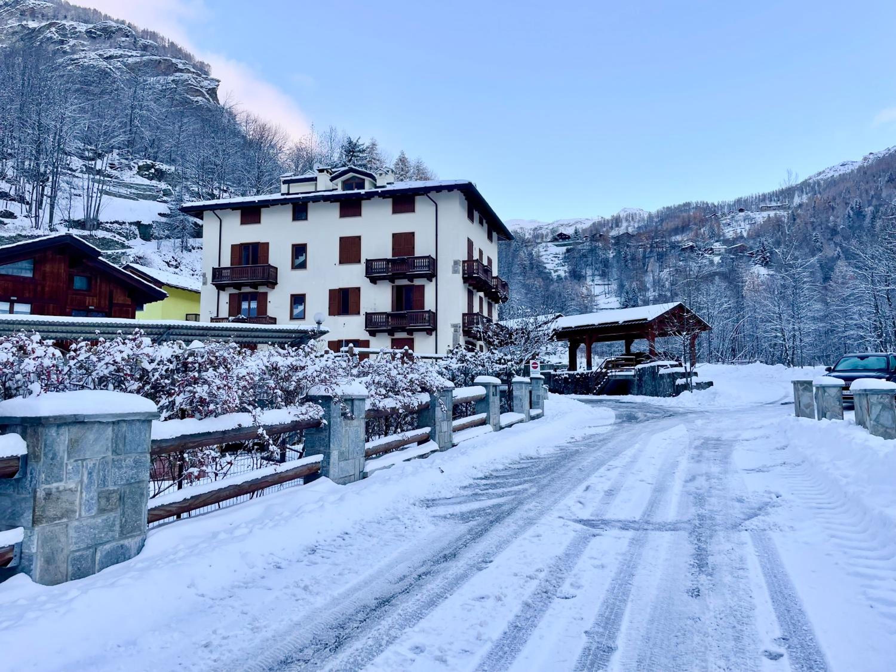 Cervinia House - Alpine Apartments & Chalet