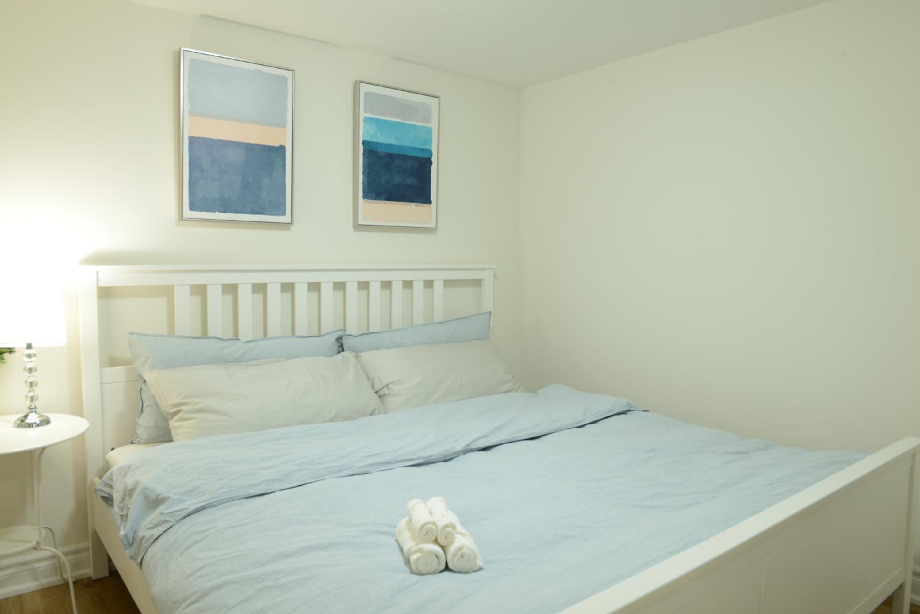 Spacious 2-Bed-Room near Yonge & Major Mackenzie
