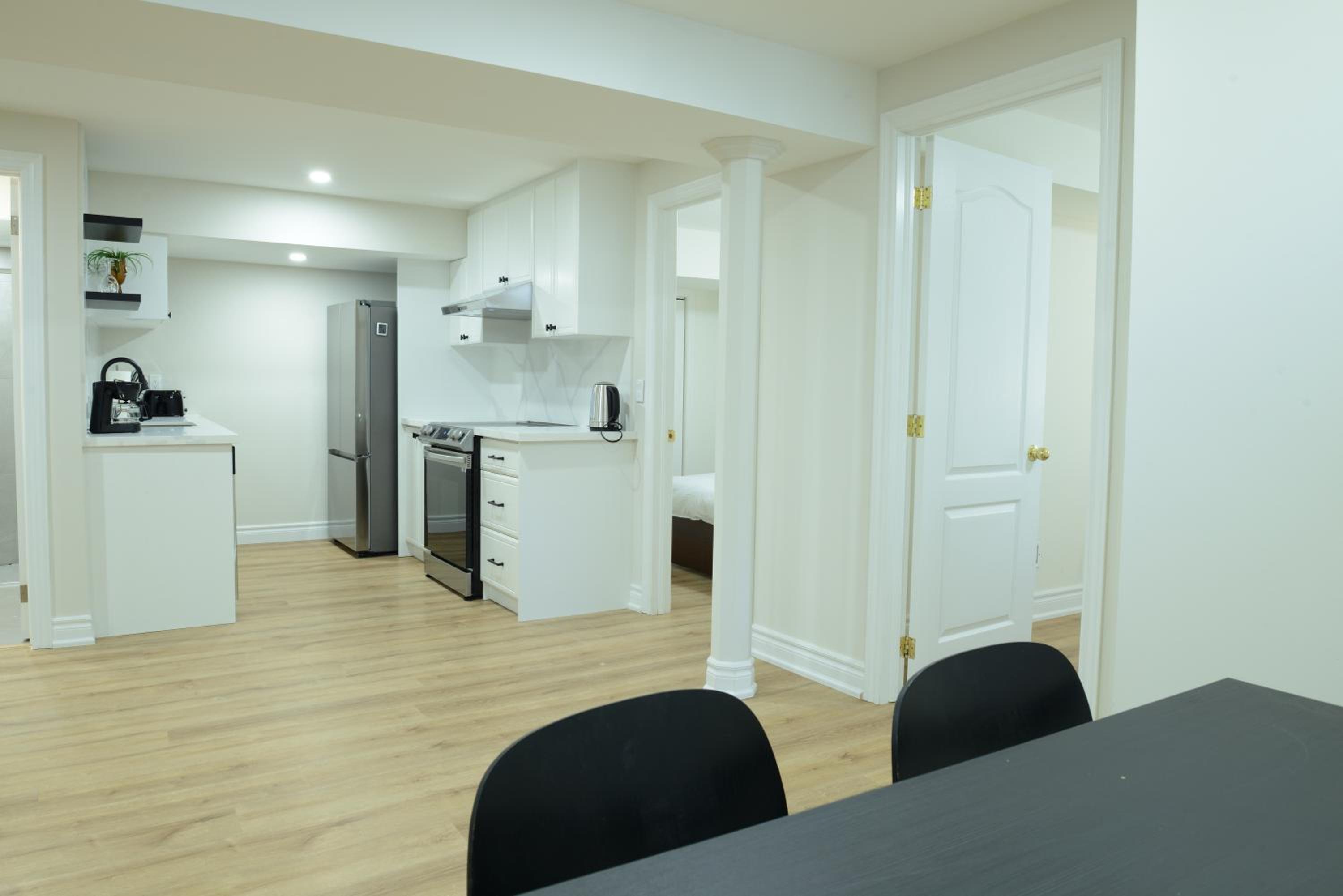 Spacious 2-Bed-Room near Yonge & Major Mackenzie