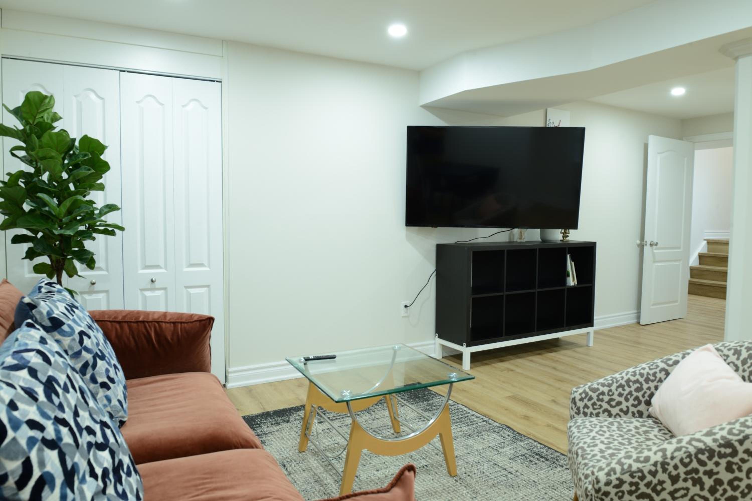 Spacious 2-Bed-Room near Yonge & Major Mackenzie